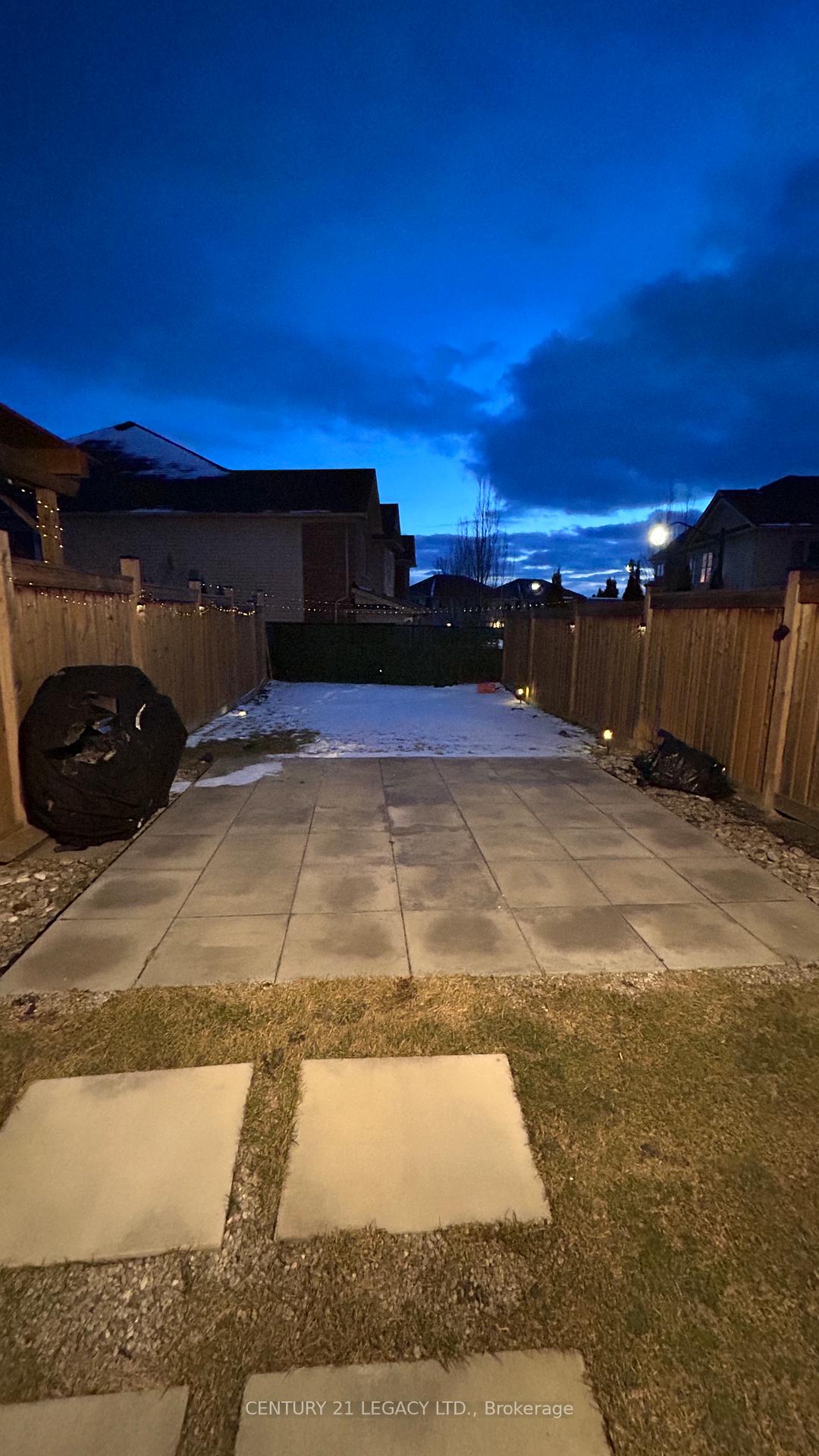 Photo 2 of 51 Fairgrounds Drive, Hamilton, Binbrook — HOMEH