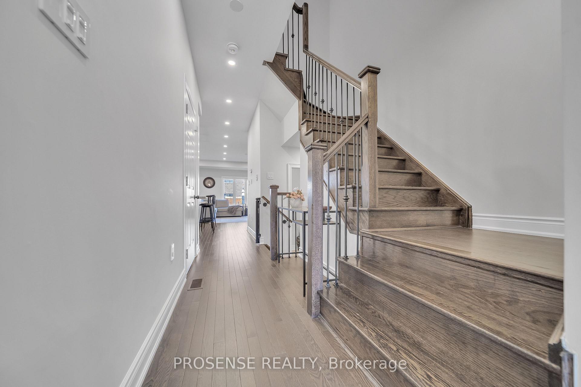 Photo 19 of 74 Lorne Thomas Place, New Tecumseth, Alliston — HOMEH