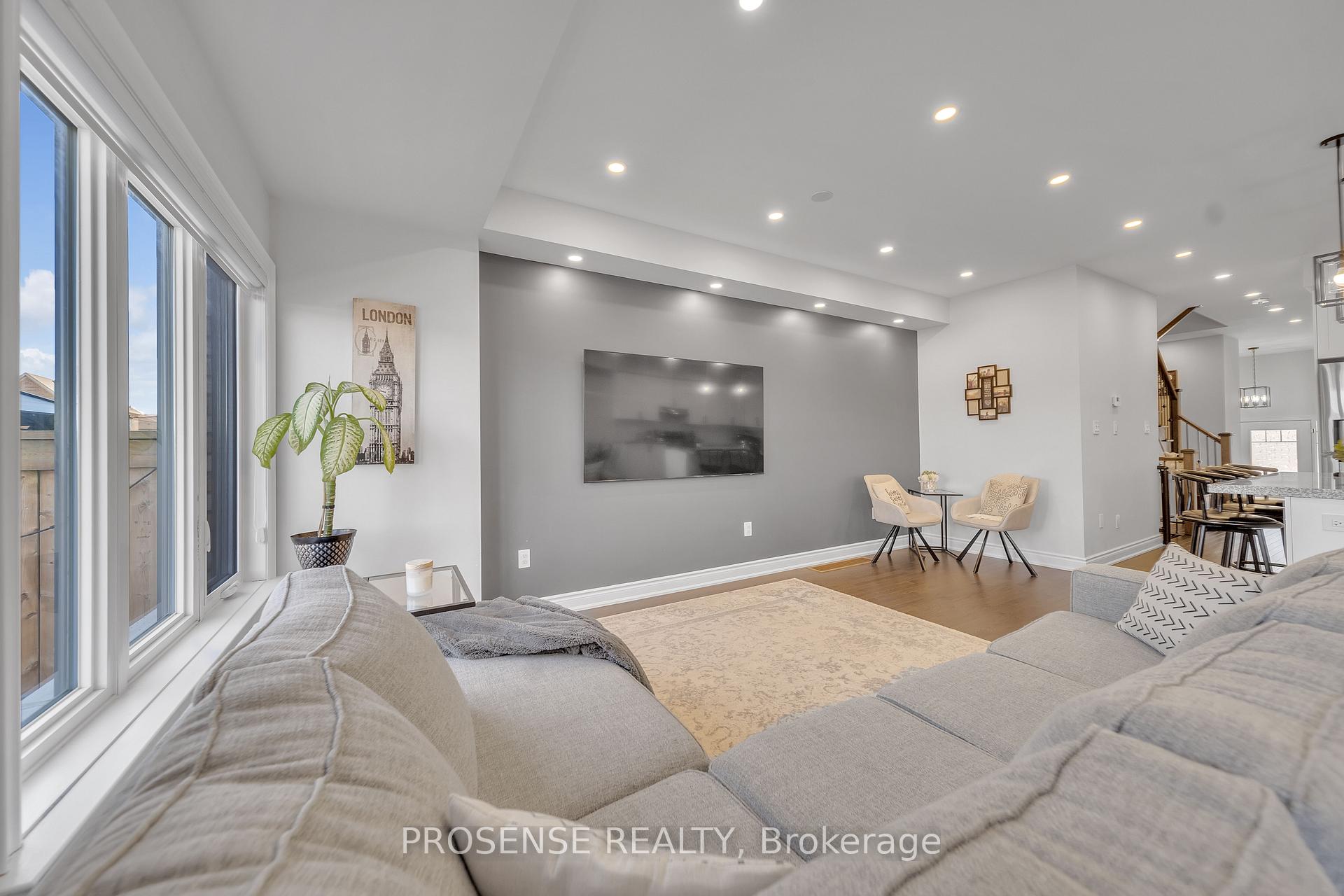 Photo 3 of 74 Lorne Thomas Place, New Tecumseth, Alliston — HOMEH
