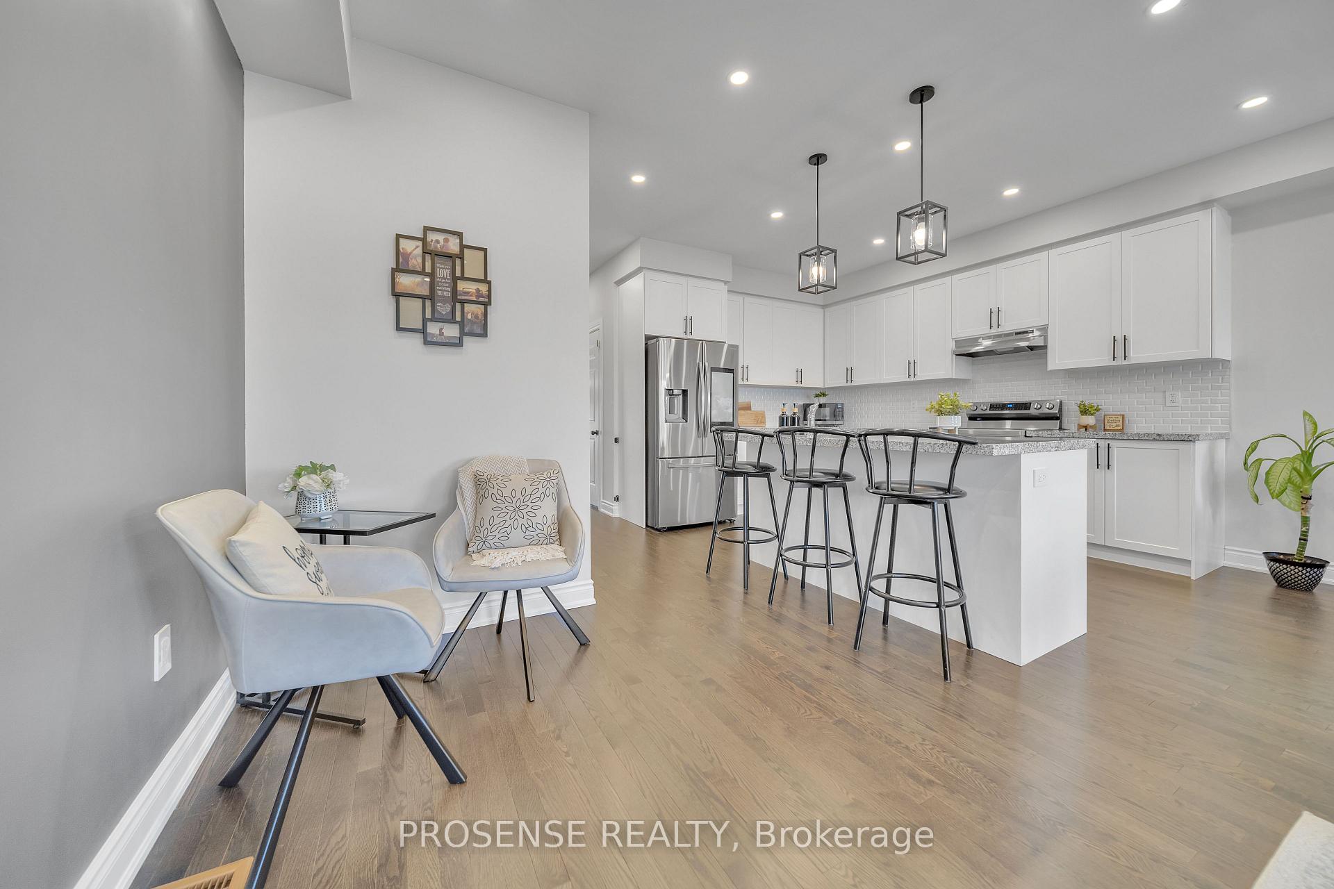 Photo 4 of 74 Lorne Thomas Place, New Tecumseth, Alliston — HOMEH