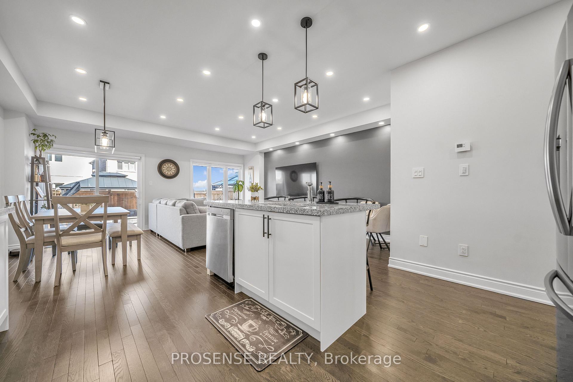 Photo 20 of 74 Lorne Thomas Place, New Tecumseth, Alliston — HOMEH