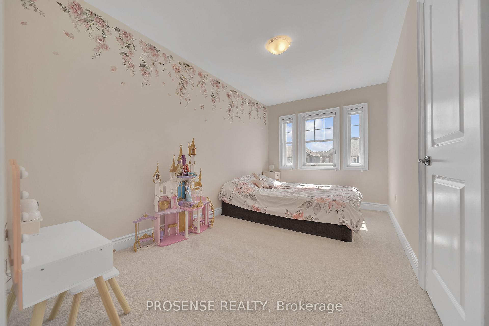 Photo 10 of 74 Lorne Thomas Place, New Tecumseth, Alliston — HOMEH