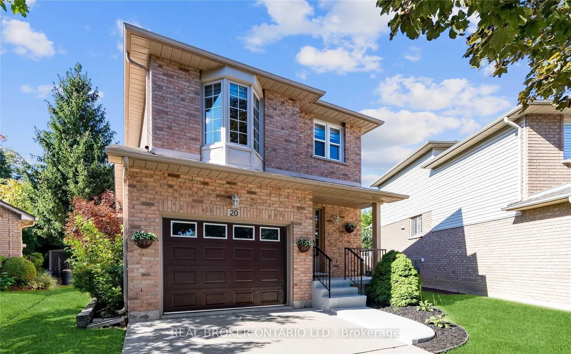Photo 3 of 20 Elderridge Court, Hamilton, Stoney Creek Mountain — HOMEH