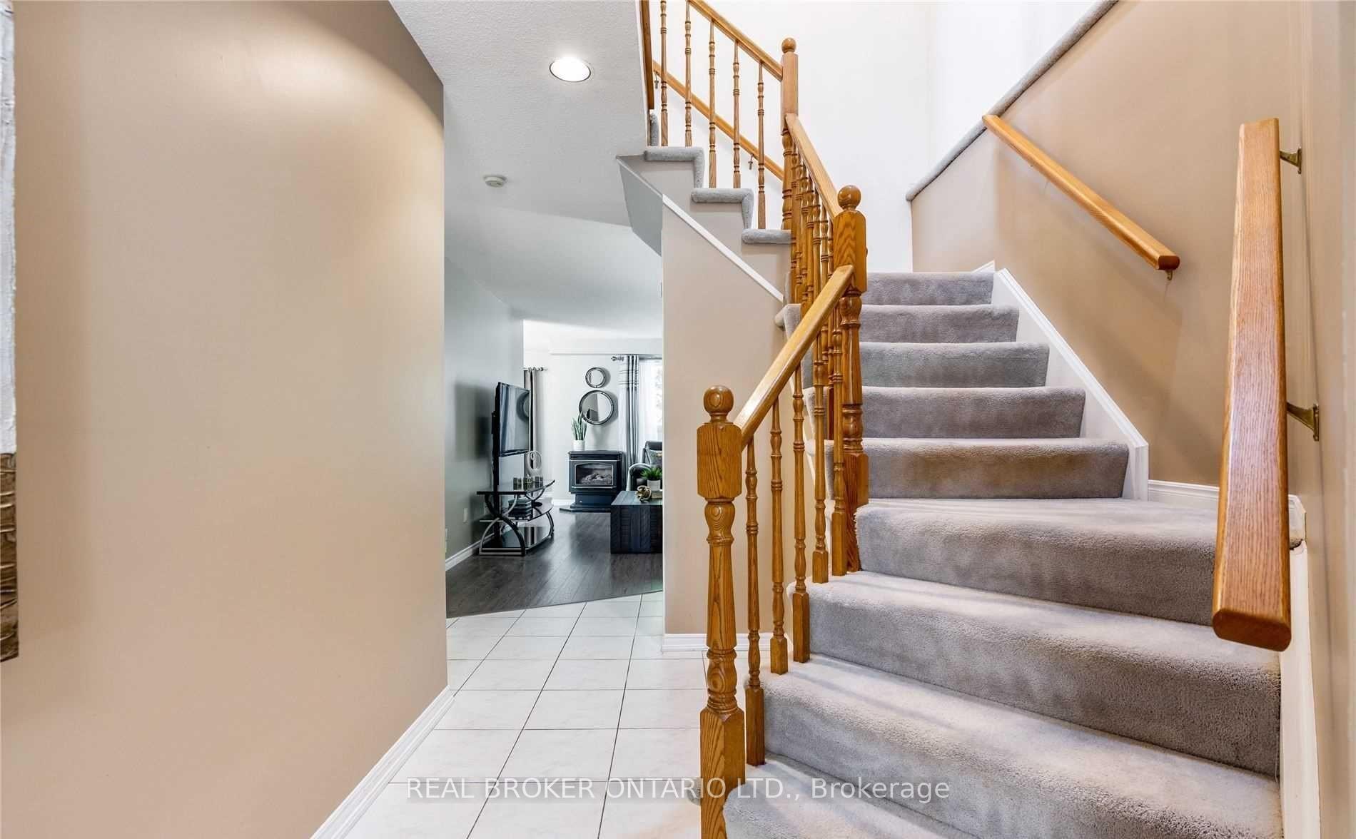 Photo 6 of 20 Elderridge Court, Hamilton, Stoney Creek Mountain — HOMEH