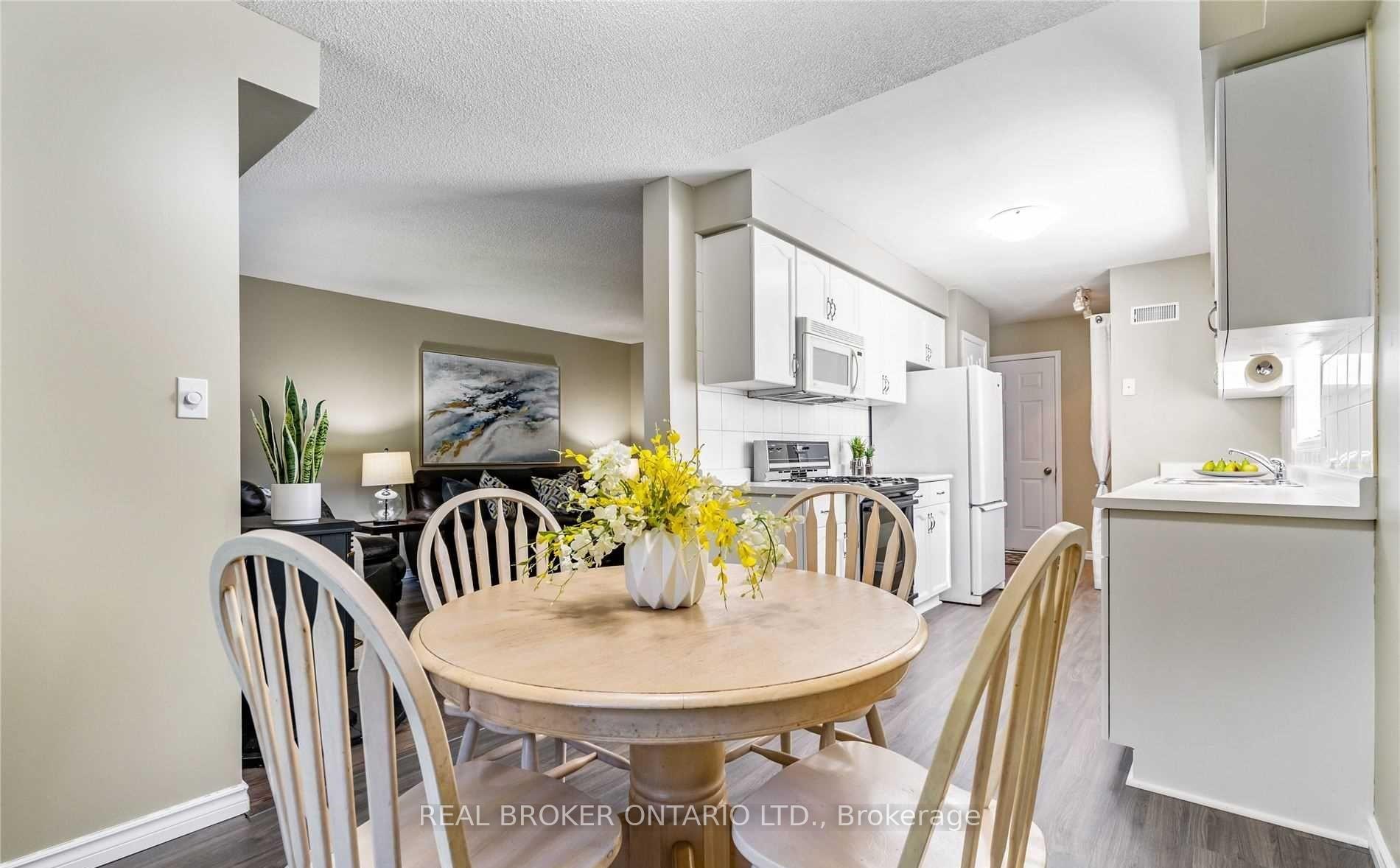 Photo 15 of 20 Elderridge Court, Hamilton, Stoney Creek Mountain — HOMEH