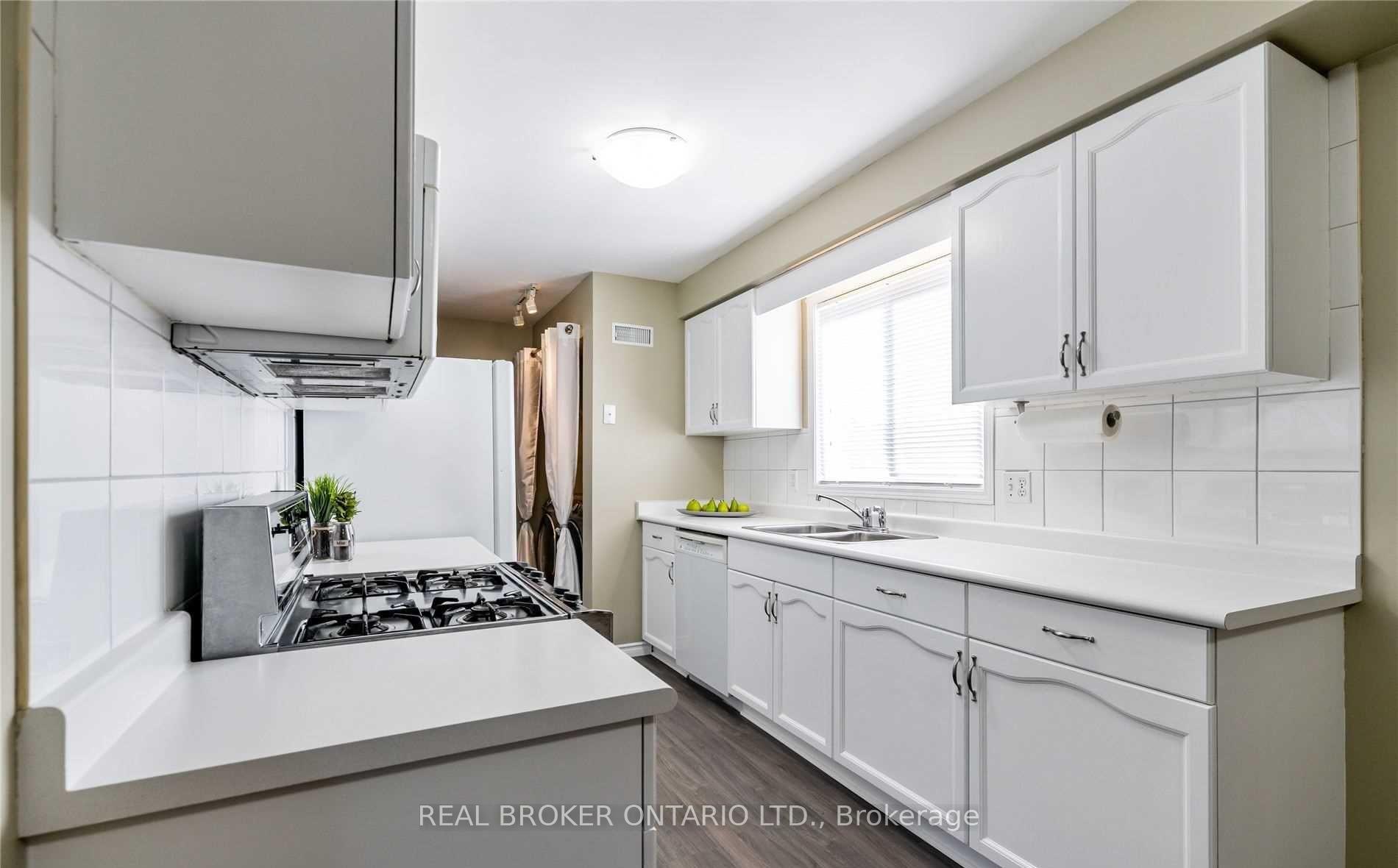Photo 10 of 20 Elderridge Court, Hamilton, Stoney Creek Mountain — HOMEH