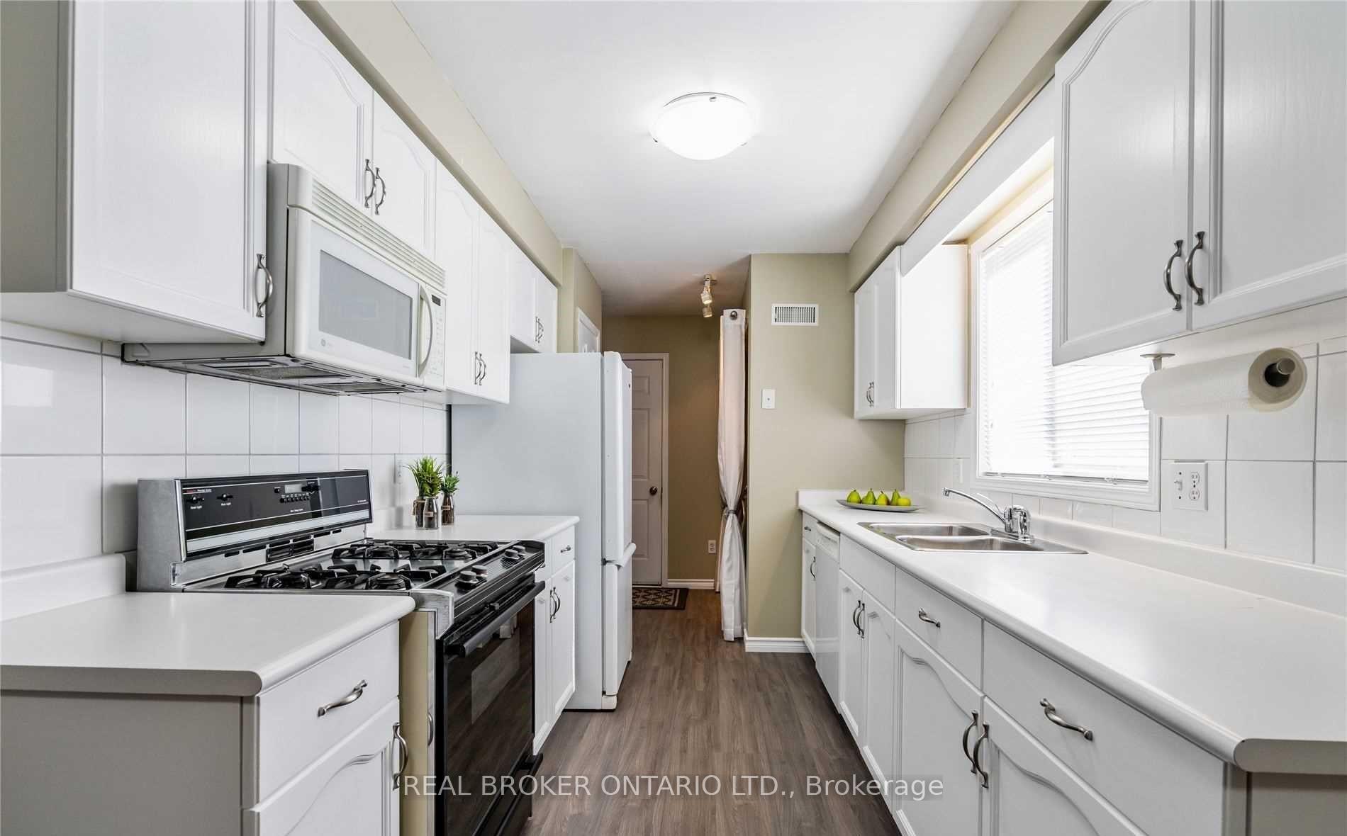Photo 9 of 20 Elderridge Court, Hamilton, Stoney Creek Mountain — HOMEH