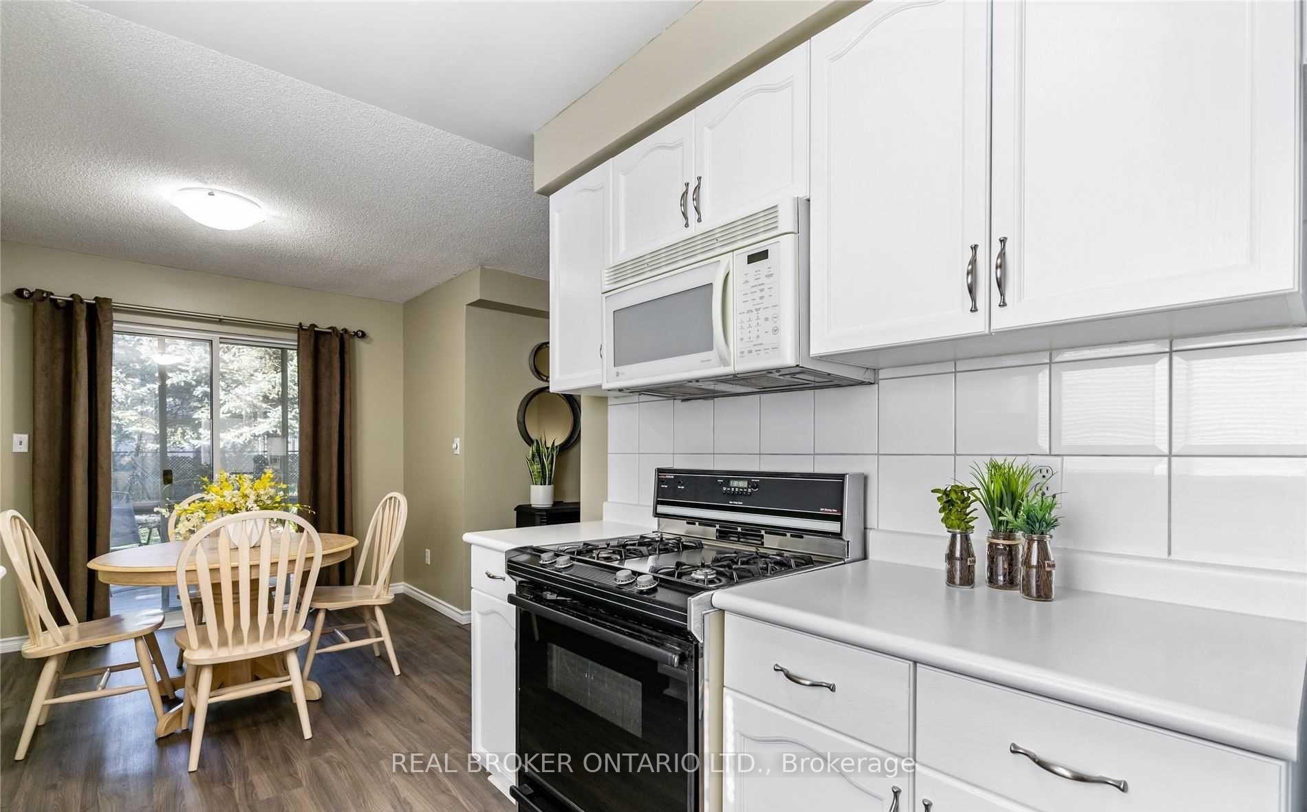 Photo 13 of 20 Elderridge Court, Hamilton, Stoney Creek Mountain — HOMEH