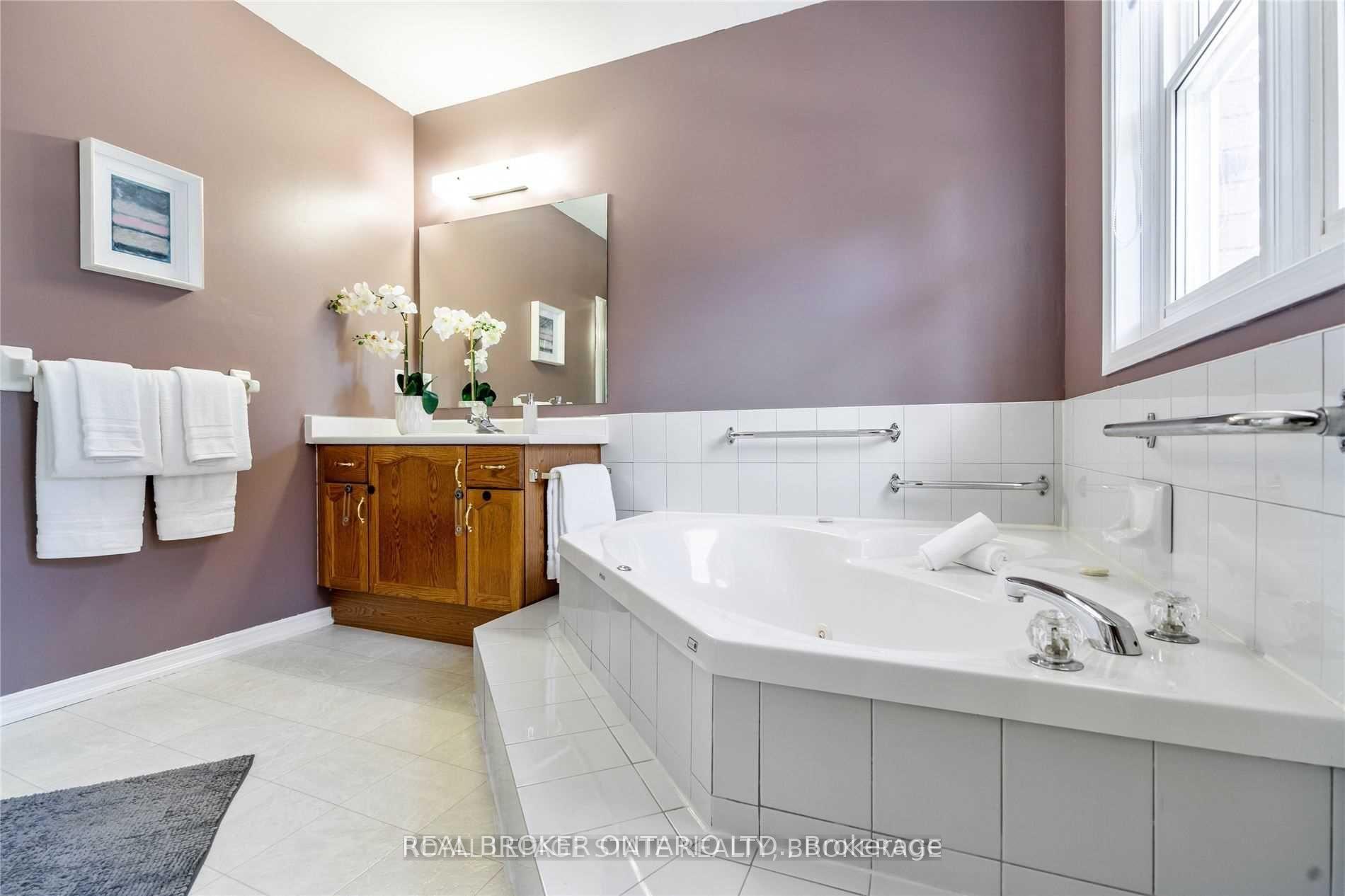 Photo 22 of 20 Elderridge Court, Hamilton, Stoney Creek Mountain — HOMEH