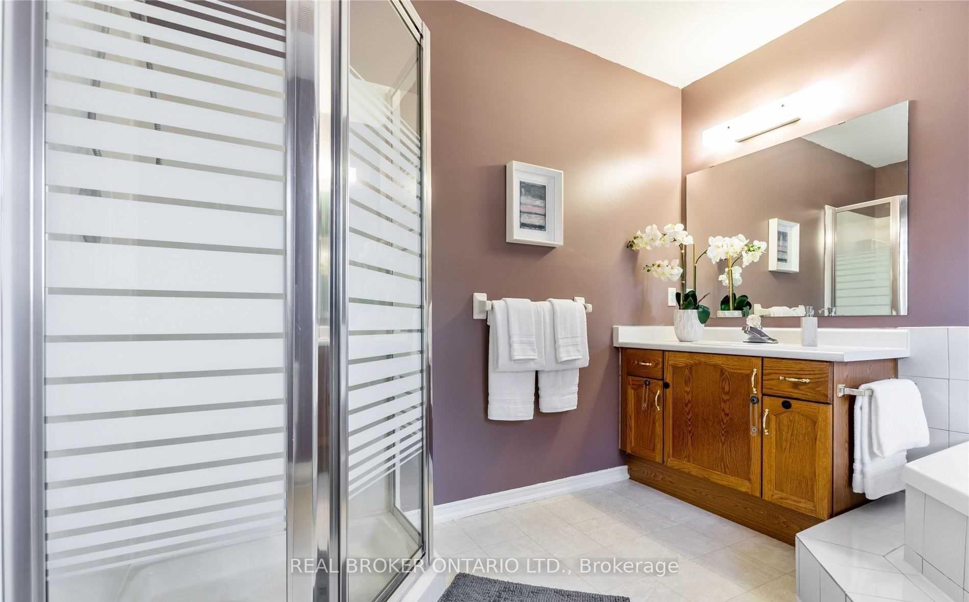 Photo 11 of 20 Elderridge Court, Hamilton, Stoney Creek Mountain — HOMEH