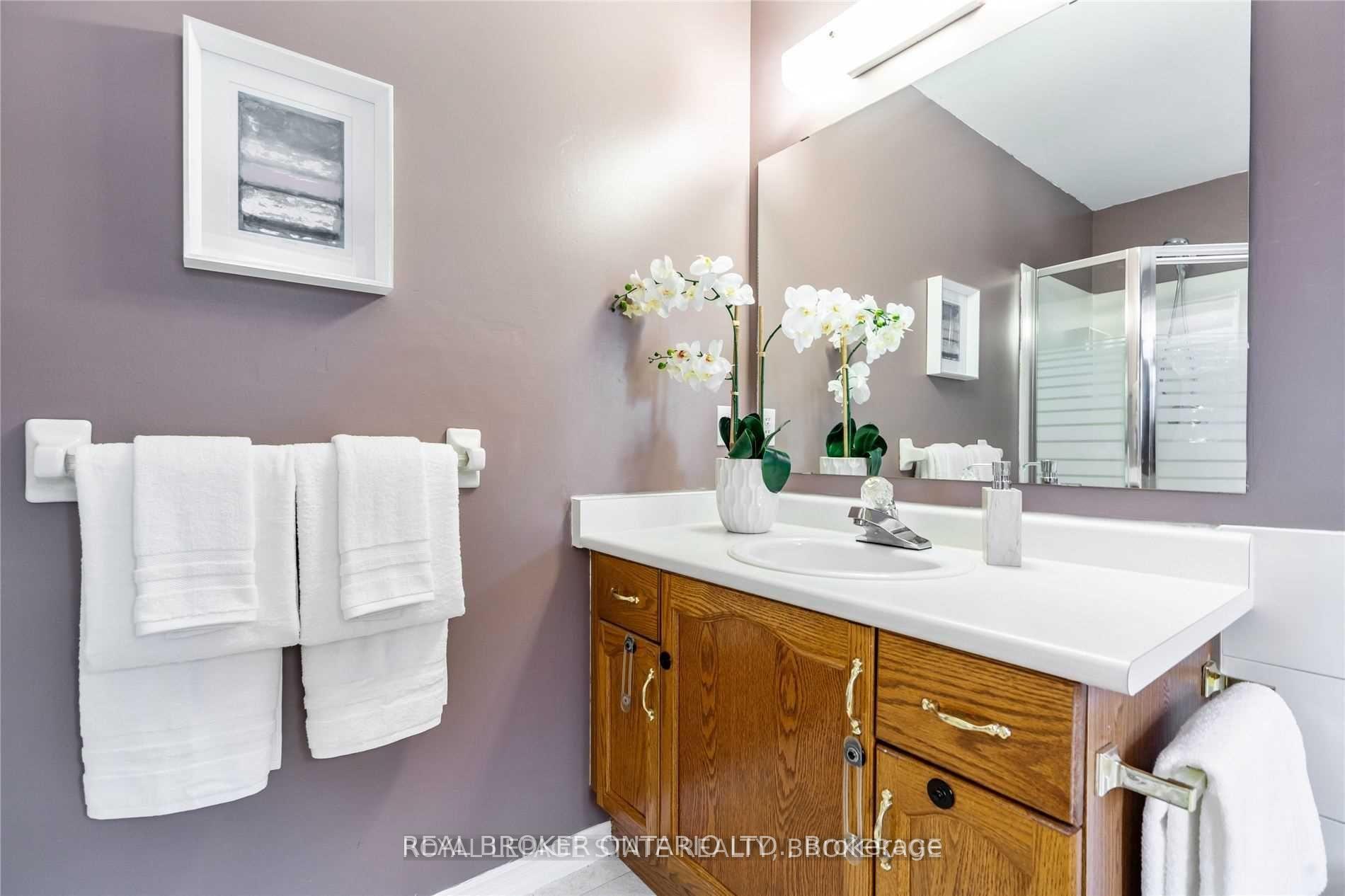 Photo 24 of 20 Elderridge Court, Hamilton, Stoney Creek Mountain — HOMEH