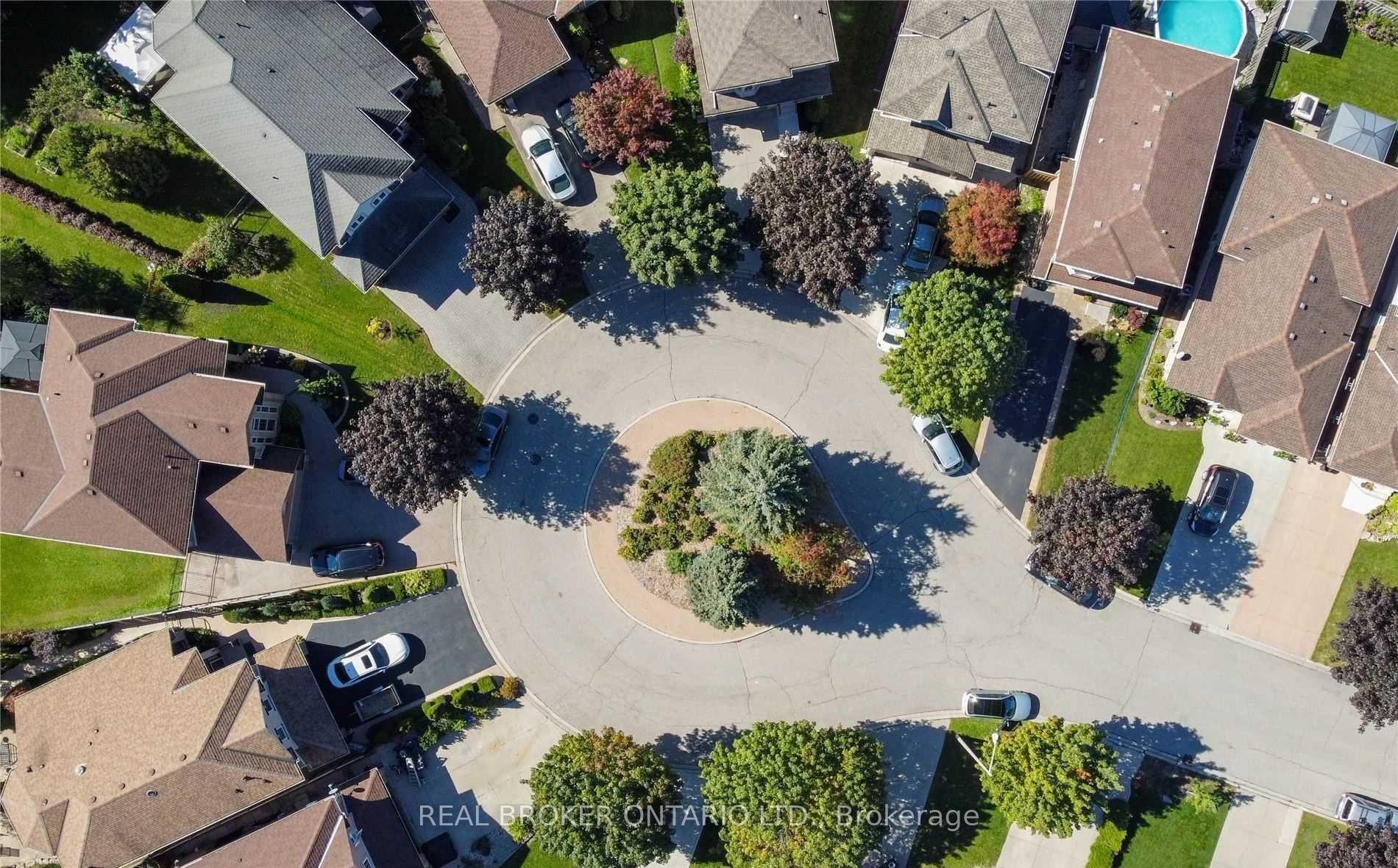 Photo 32 of 20 Elderridge Court, Hamilton, Stoney Creek Mountain — HOMEH