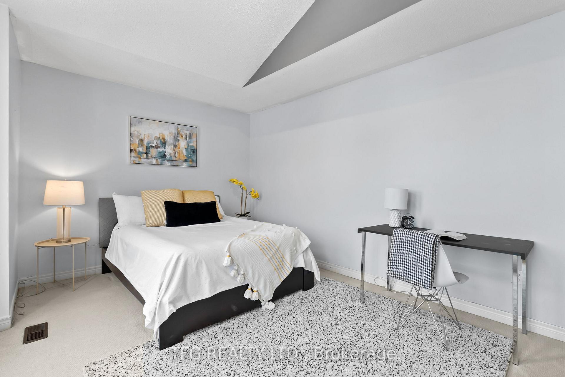 Photo 23 of 142 Southfield Avenue, Clarington, Courtice — HOMEH
