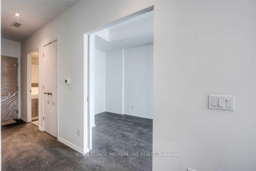 Photo 8 of Unit 1012, 5 Soudan Avenue, Toronto, Mount Pleasant East — HOMEH