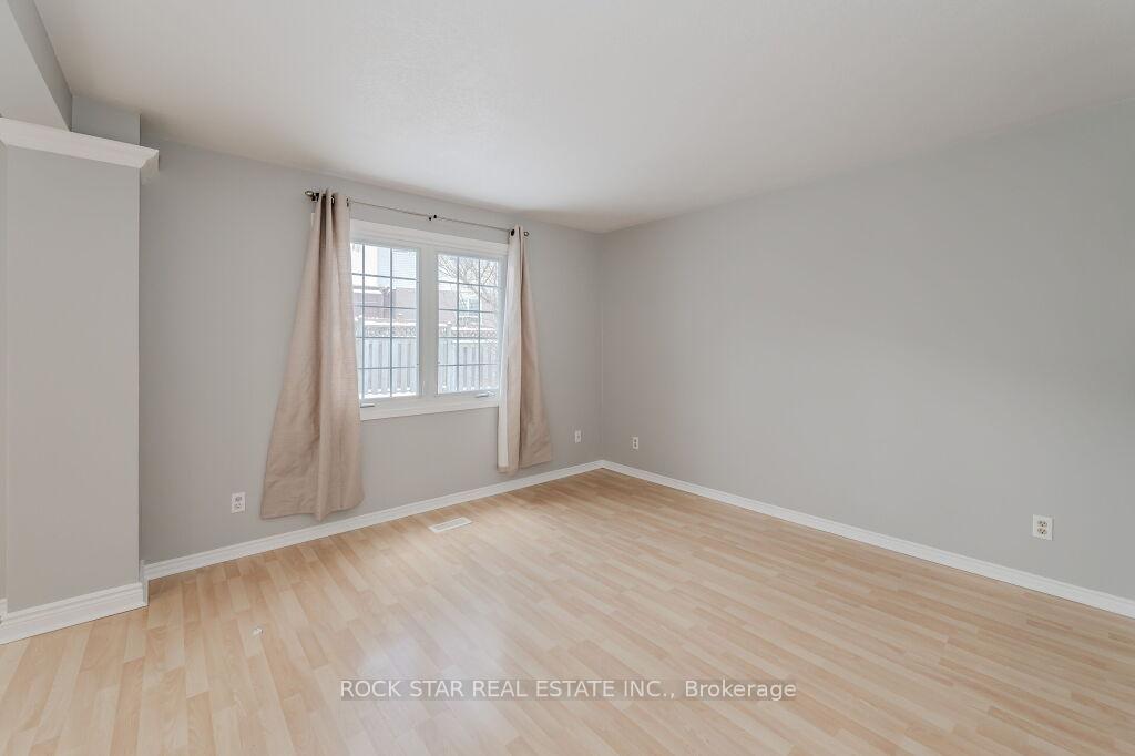 Photo 4 of 55 West Acres Crescent, Kitchener — HOMEH