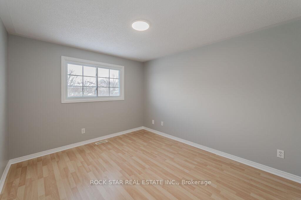 Photo 11 of 55 West Acres Crescent, Kitchener — HOMEH