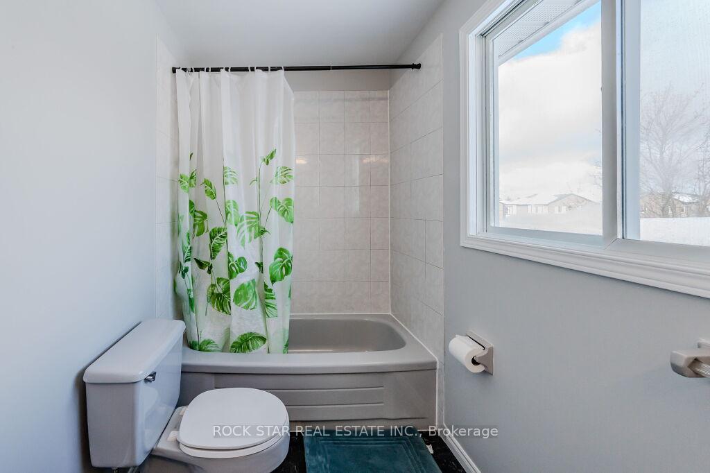 Photo 17 of 55 West Acres Crescent, Kitchener — HOMEH
