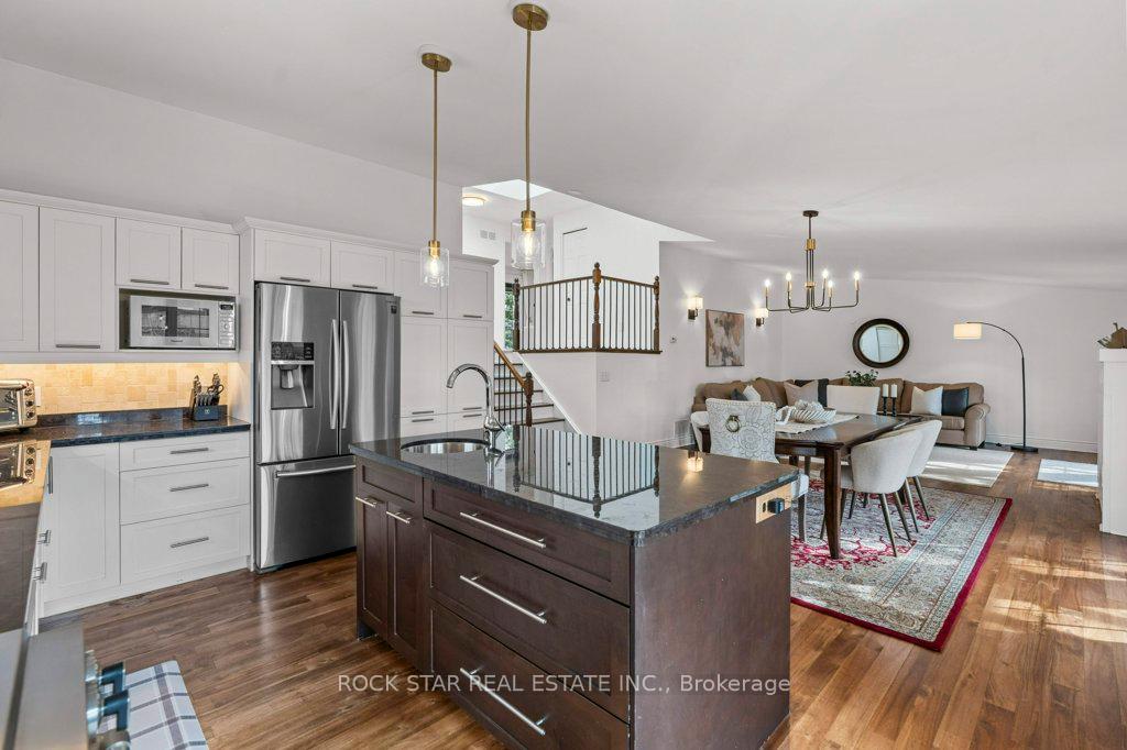 Photo 3 of 43 Oceanic Drive, Hamilton, Stoney Creek — HOMEH