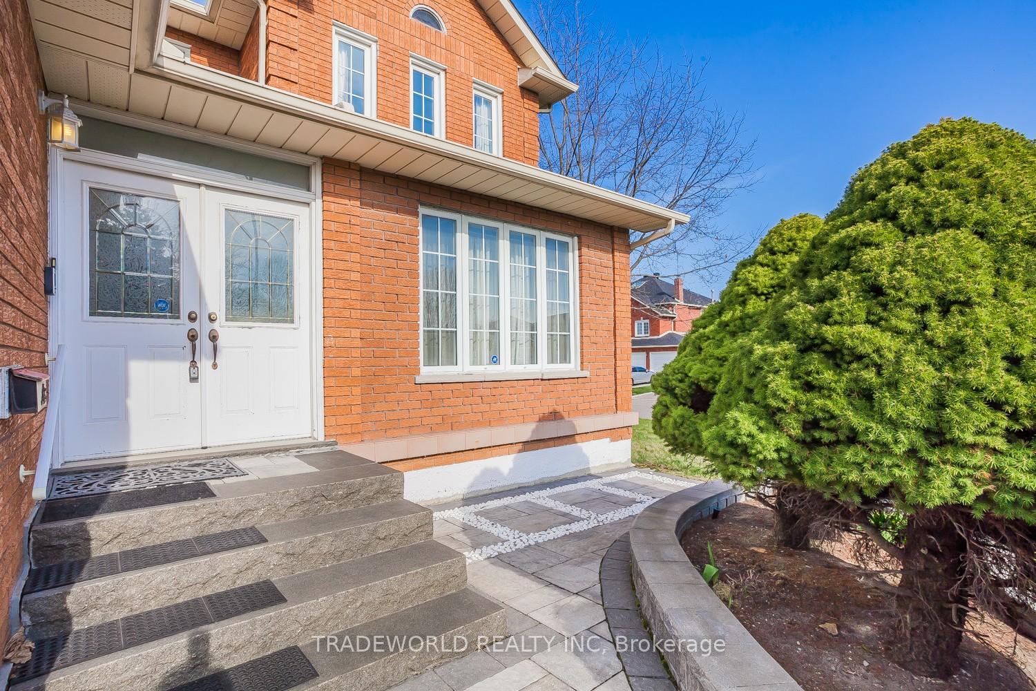 Photo 3 of 2 Doulton Court, Markham, Milliken Mills East — HOMEH