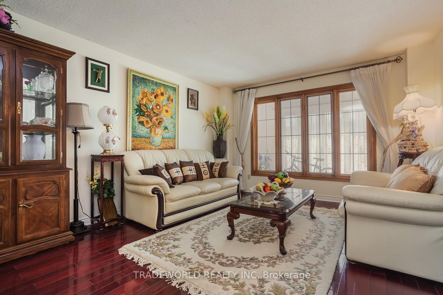 Photo 4 of 2 Doulton Court, Markham, Milliken Mills East — HOMEH