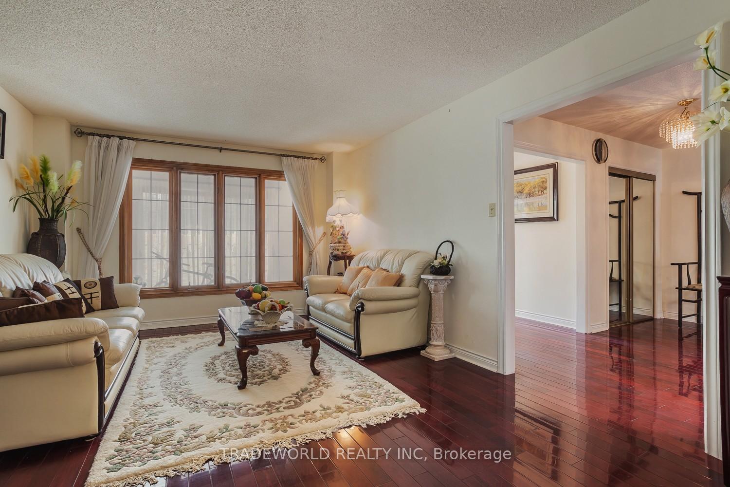 Photo 6 of 2 Doulton Court, Markham, Milliken Mills East — HOMEH