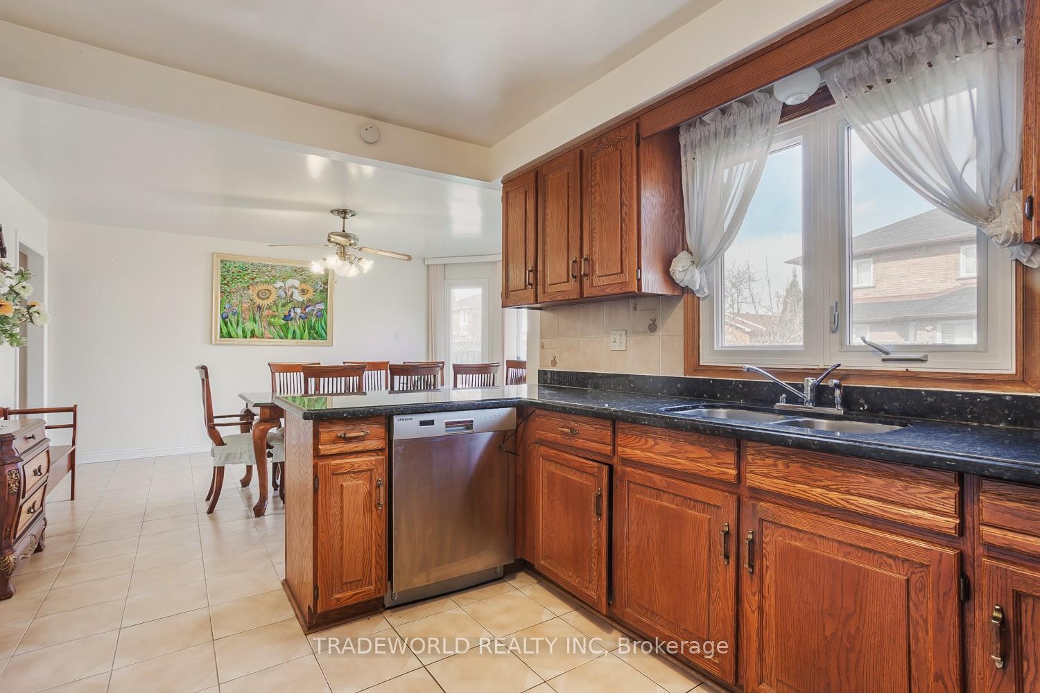 Photo 11 of 2 Doulton Court, Markham, Milliken Mills East — HOMEH