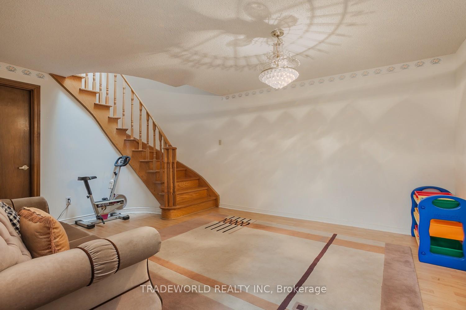 Photo 14 of 2 Doulton Court, Markham, Milliken Mills East — HOMEH