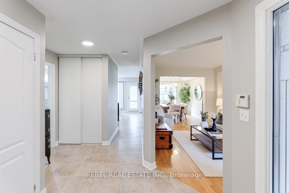Photo 4 of 34 Borland Court, Clarington, Bowmanville — HOMEH