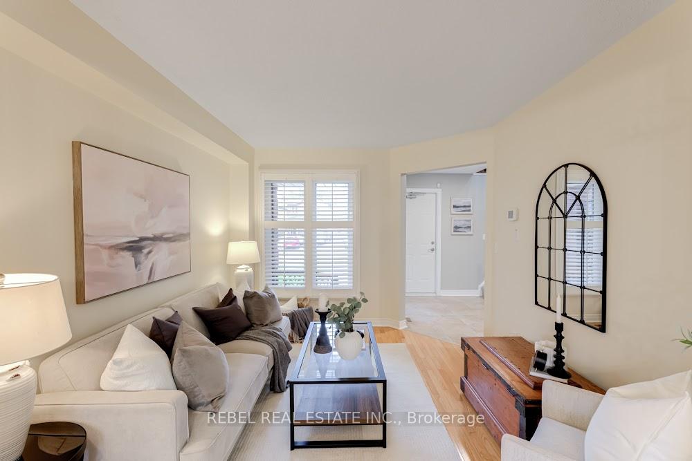 Photo 3 of 34 Borland Court, Clarington, Bowmanville — HOMEH