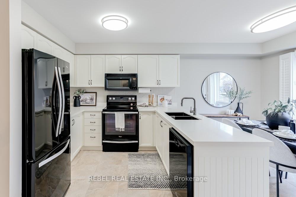 Photo 2 of 34 Borland Court, Clarington, Bowmanville — HOMEH