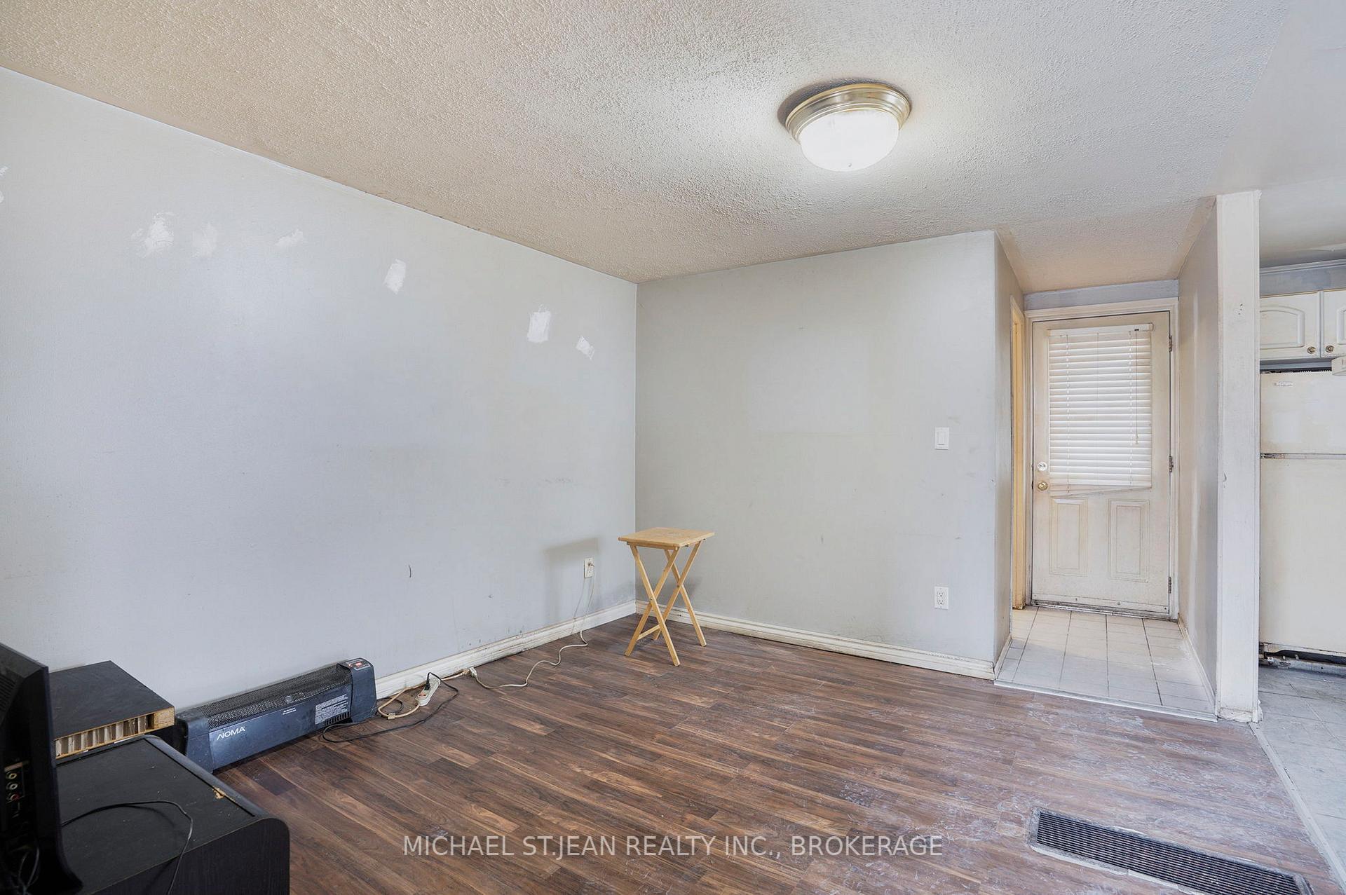 Photo 5 of 412 Upper Wellington Street, Hamilton, Centremount — HOMEH