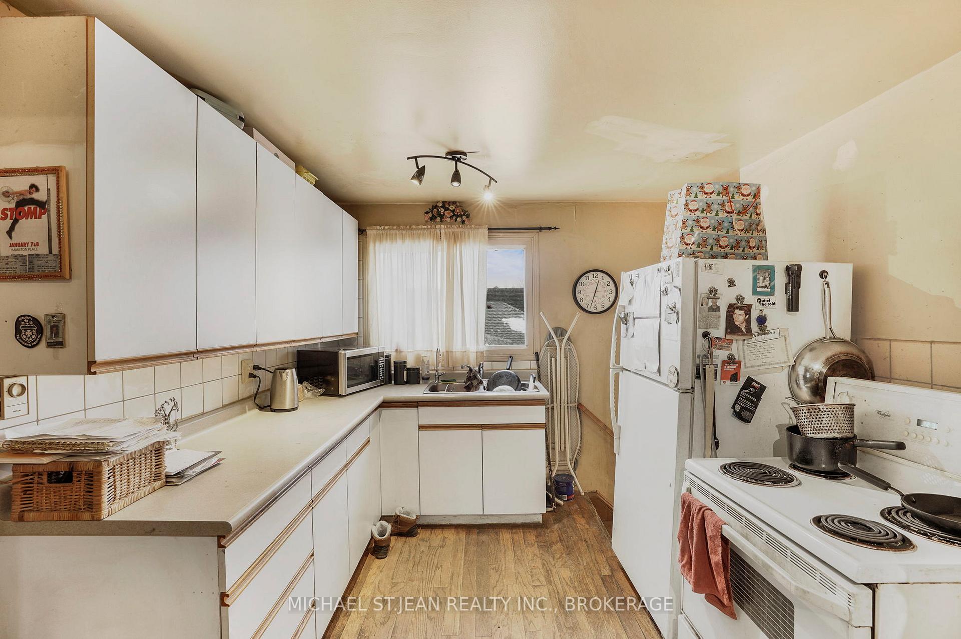 Photo 9 of 412 Upper Wellington Street, Hamilton, Centremount — HOMEH