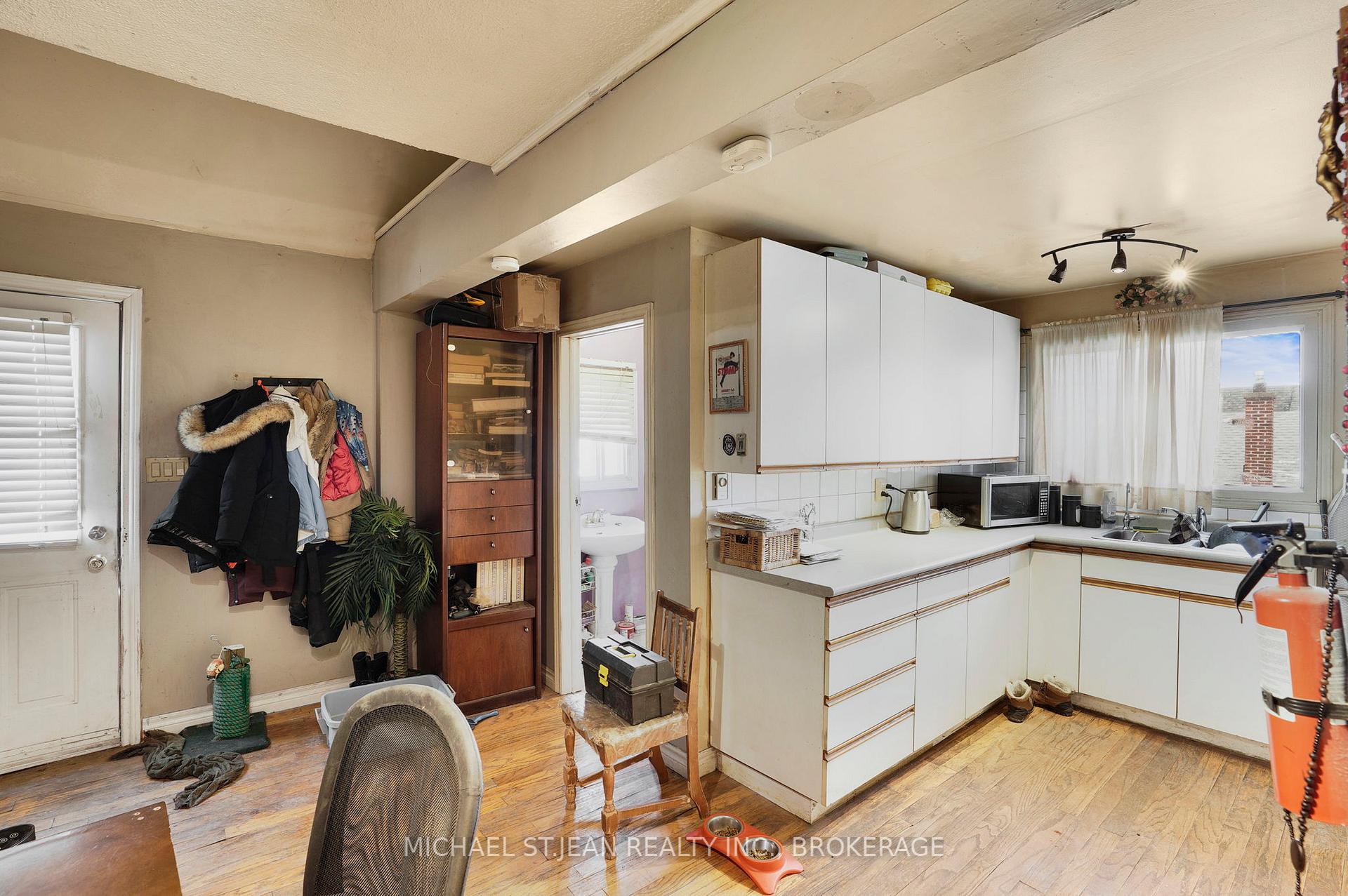 Photo 10 of 412 Upper Wellington Street, Hamilton, Centremount — HOMEH