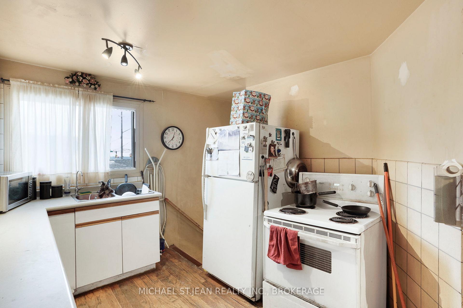 Photo 12 of 412 Upper Wellington Street, Hamilton, Centremount — HOMEH