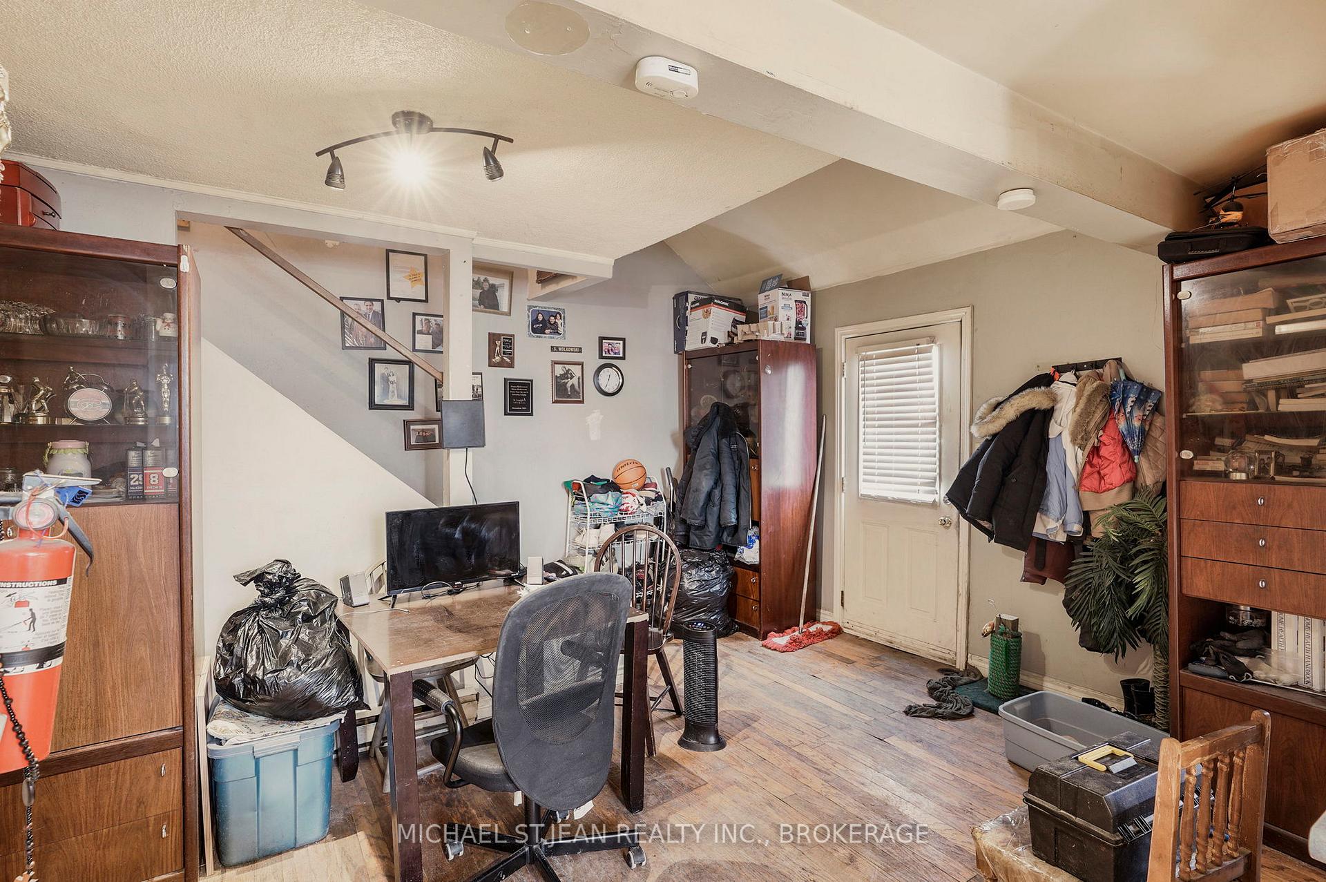 Photo 17 of 412 Upper Wellington Street, Hamilton, Centremount — HOMEH