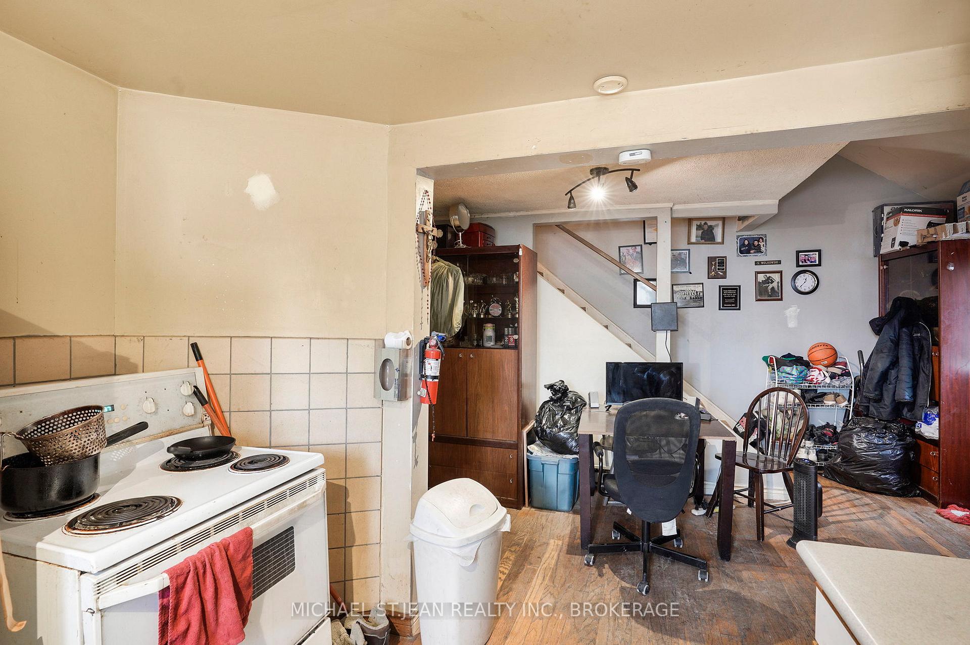 Photo 15 of 412 Upper Wellington Street, Hamilton, Centremount — HOMEH
