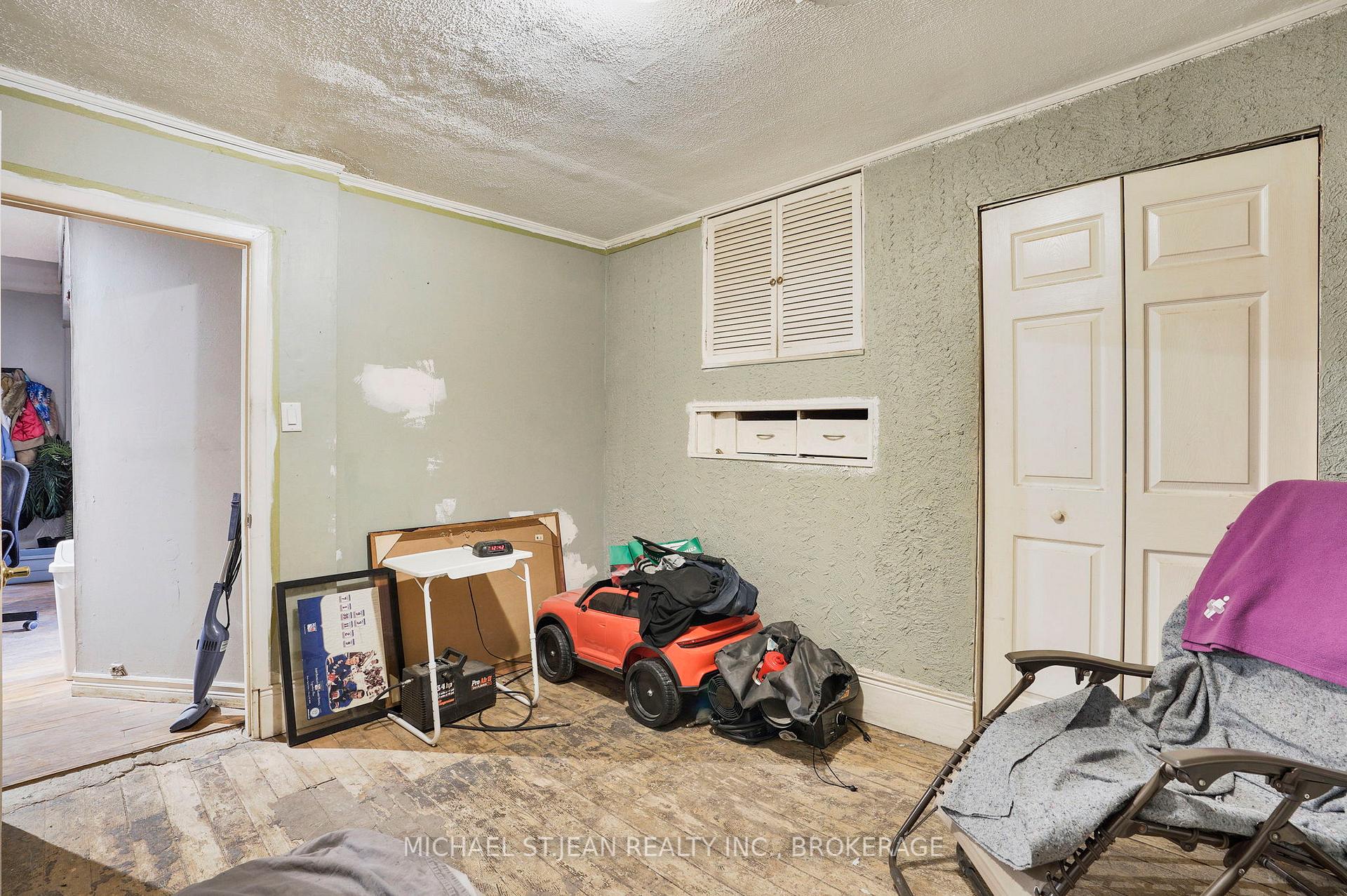 Photo 21 of 412 Upper Wellington Street, Hamilton, Centremount — HOMEH