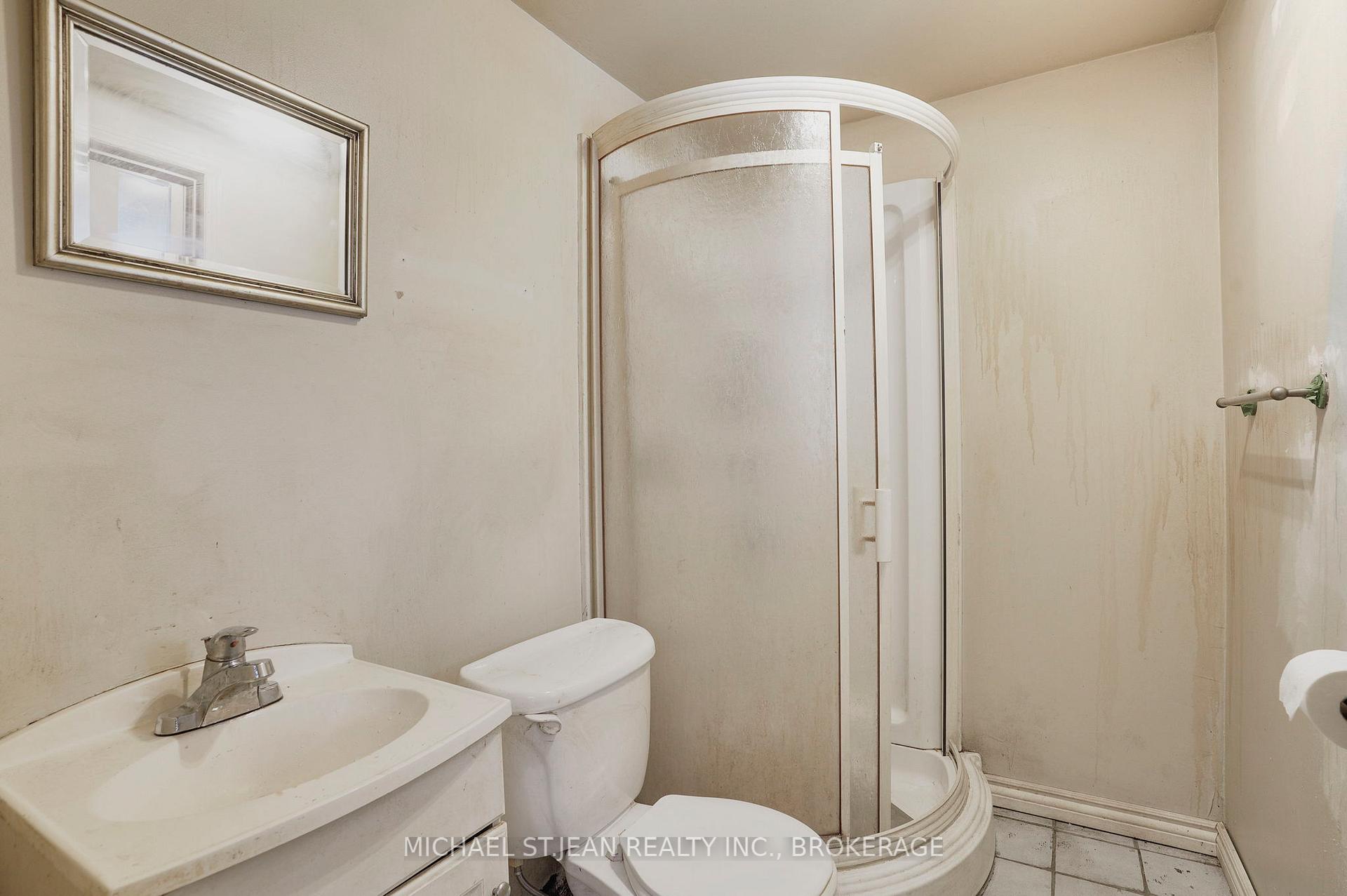 Photo 23 of 412 Upper Wellington Street, Hamilton, Centremount — HOMEH