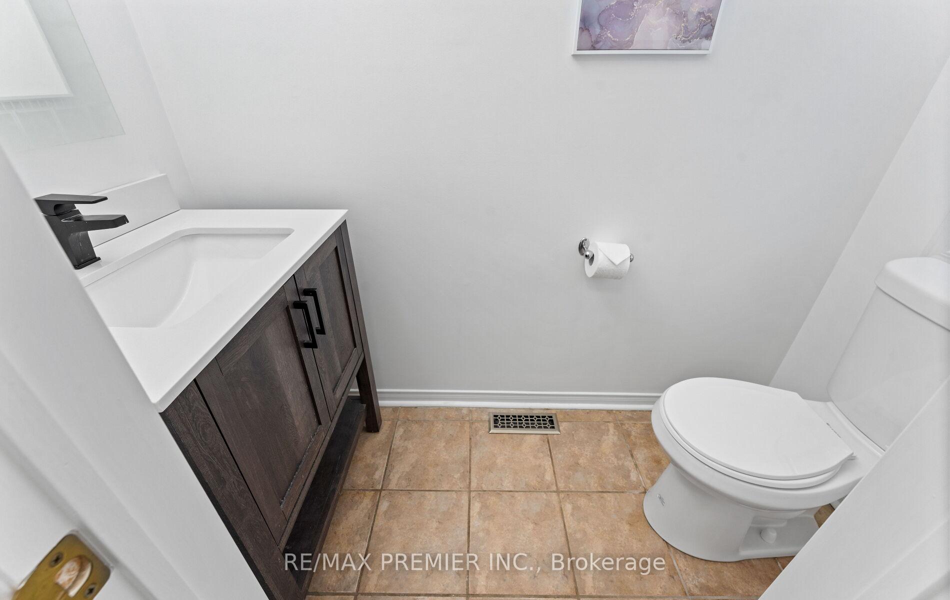 Photo 6 of 10 Cormel Street, Vaughan, Maple — HOMEH