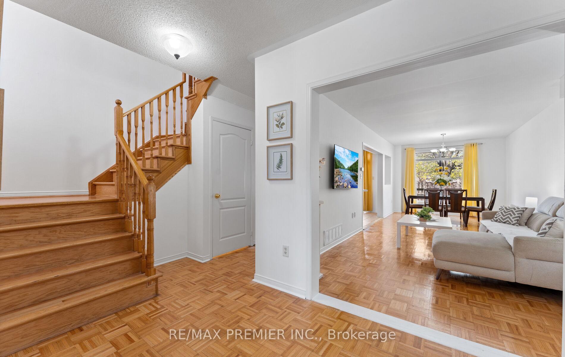 Photo 11 of 10 Cormel Street, Vaughan, Maple — HOMEH