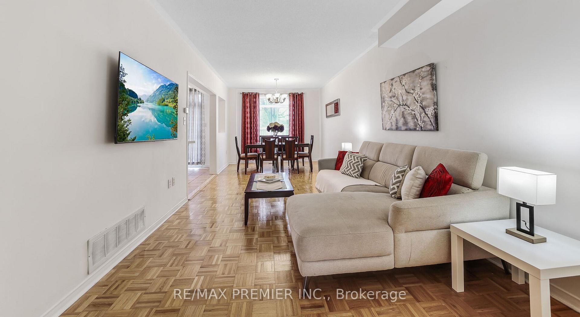Photo 4 of 10 Cormel Street, Vaughan, Maple — HOMEH