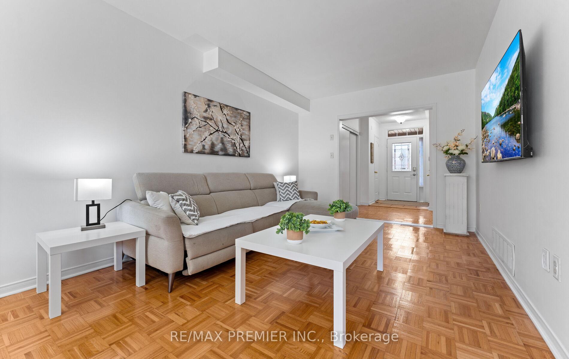 Photo 3 of 10 Cormel Street, Vaughan, Maple — HOMEH