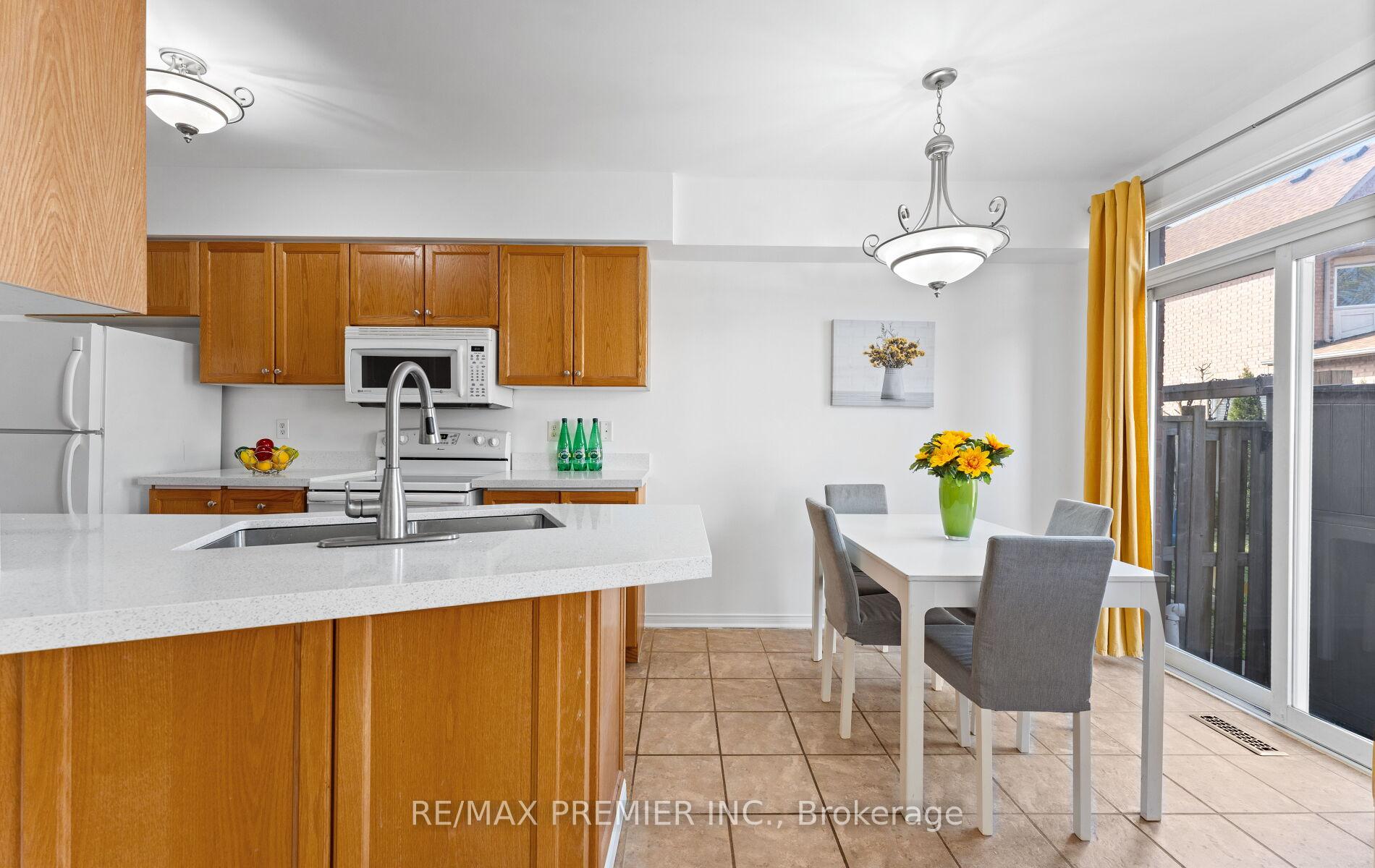 Photo 8 of 10 Cormel Street, Vaughan, Maple — HOMEH