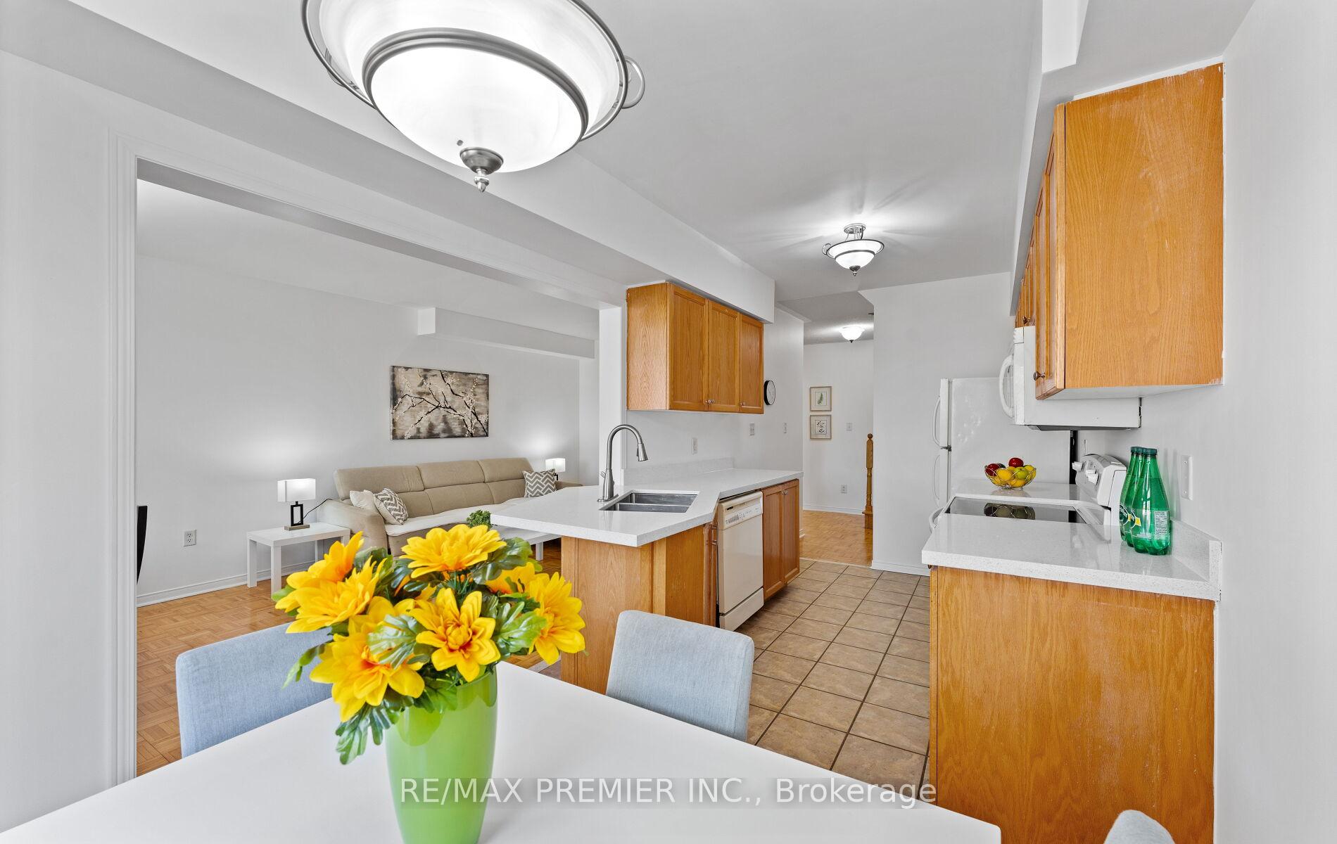 Photo 9 of 10 Cormel Street, Vaughan, Maple — HOMEH