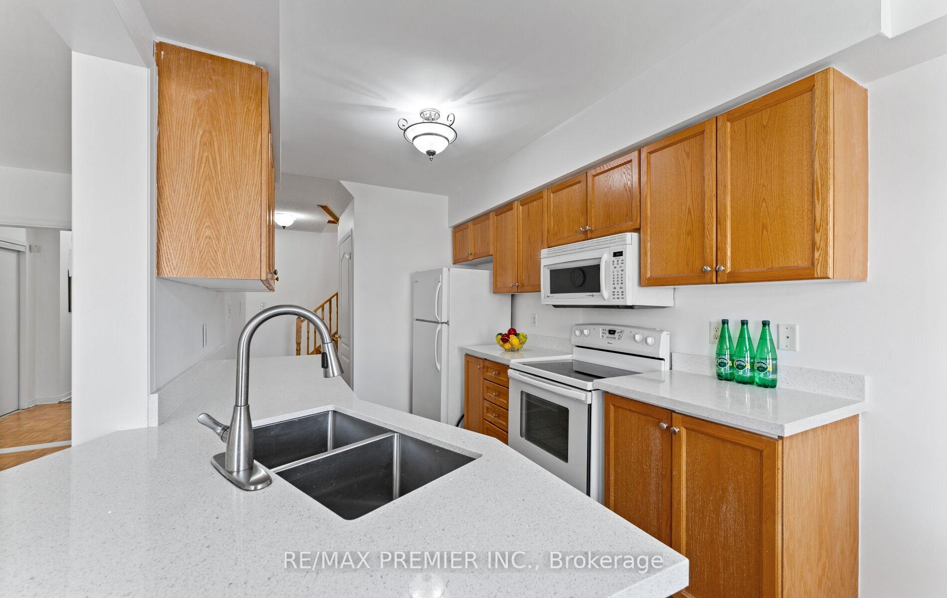 Photo 15 of 10 Cormel Street, Vaughan, Maple — HOMEH