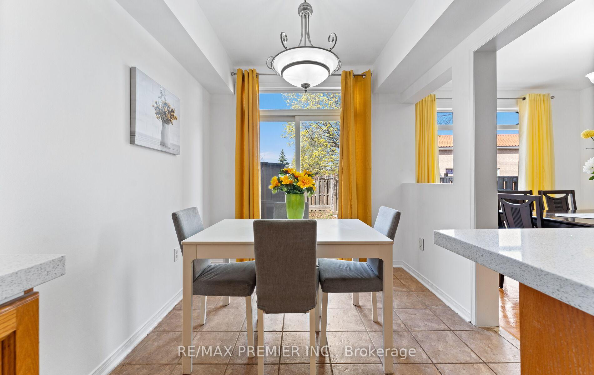 Photo 13 of 10 Cormel Street, Vaughan, Maple — HOMEH