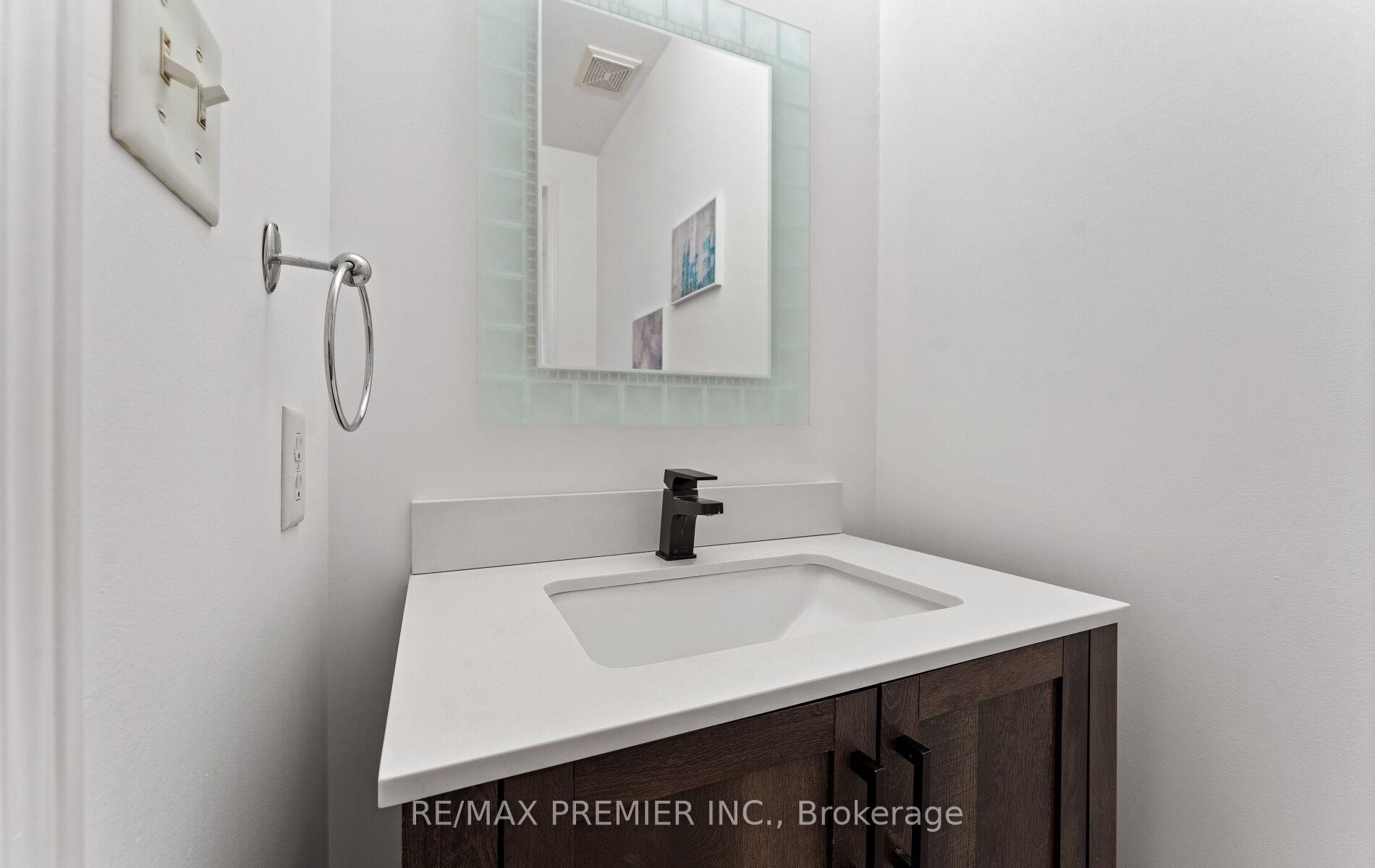 Photo 14 of 10 Cormel Street, Vaughan, Maple — HOMEH