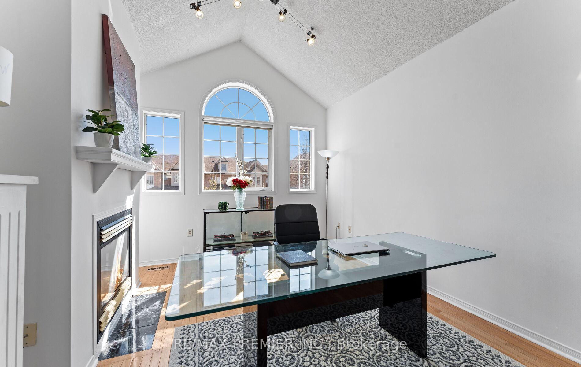 Photo 12 of 10 Cormel Street, Vaughan, Maple — HOMEH