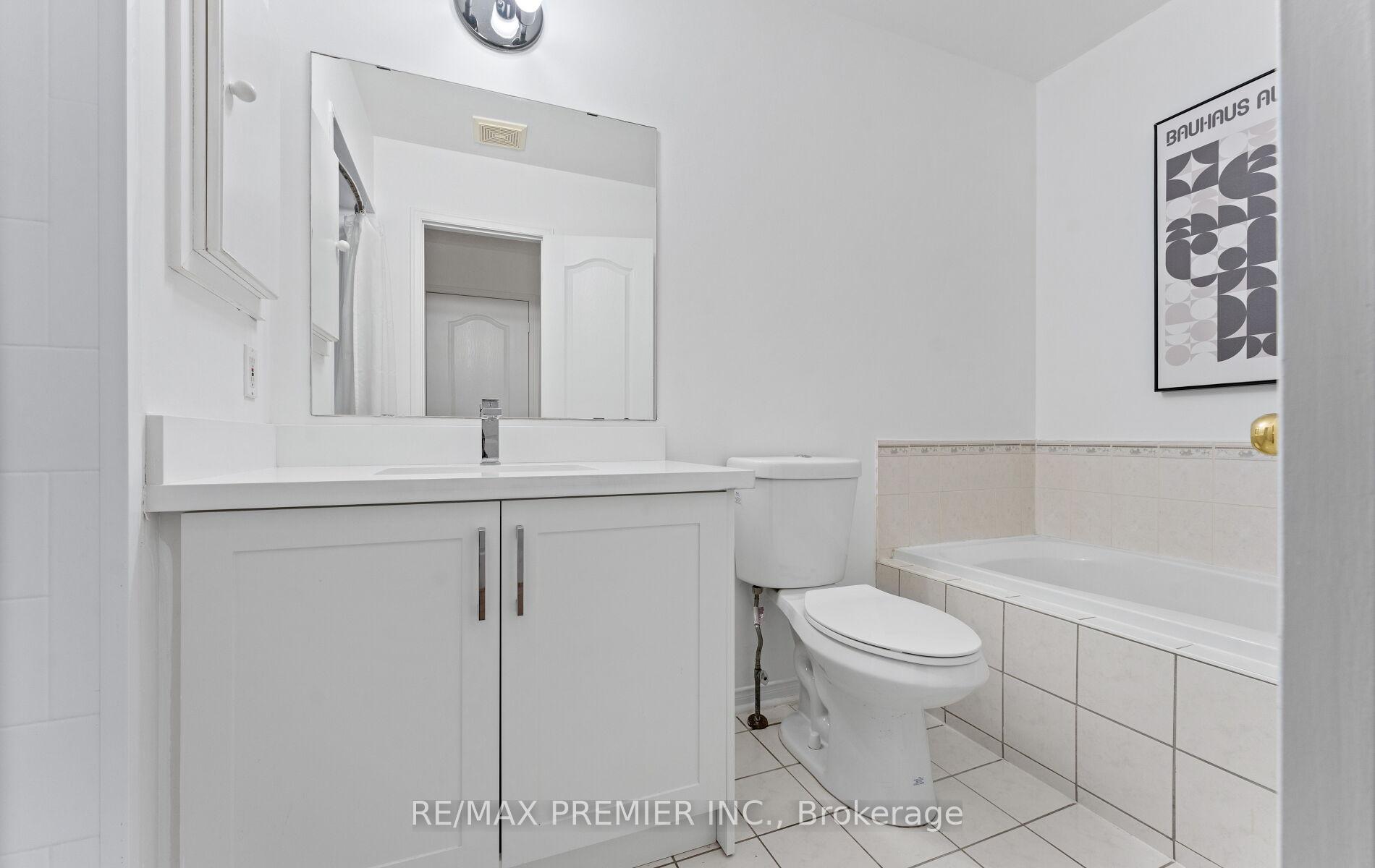 Photo 16 of 10 Cormel Street, Vaughan, Maple — HOMEH
