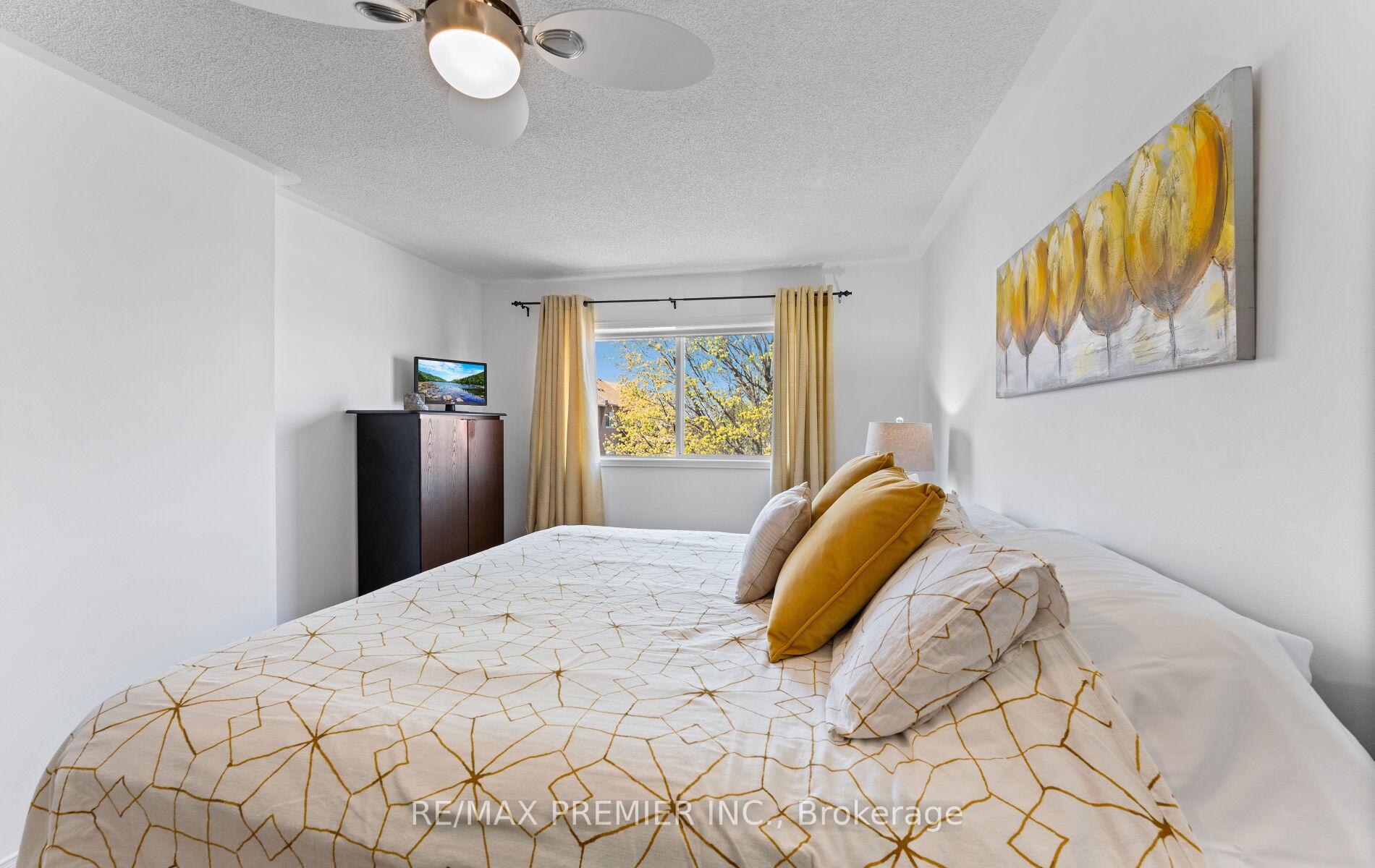 Photo 24 of 10 Cormel Street, Vaughan, Maple — HOMEH